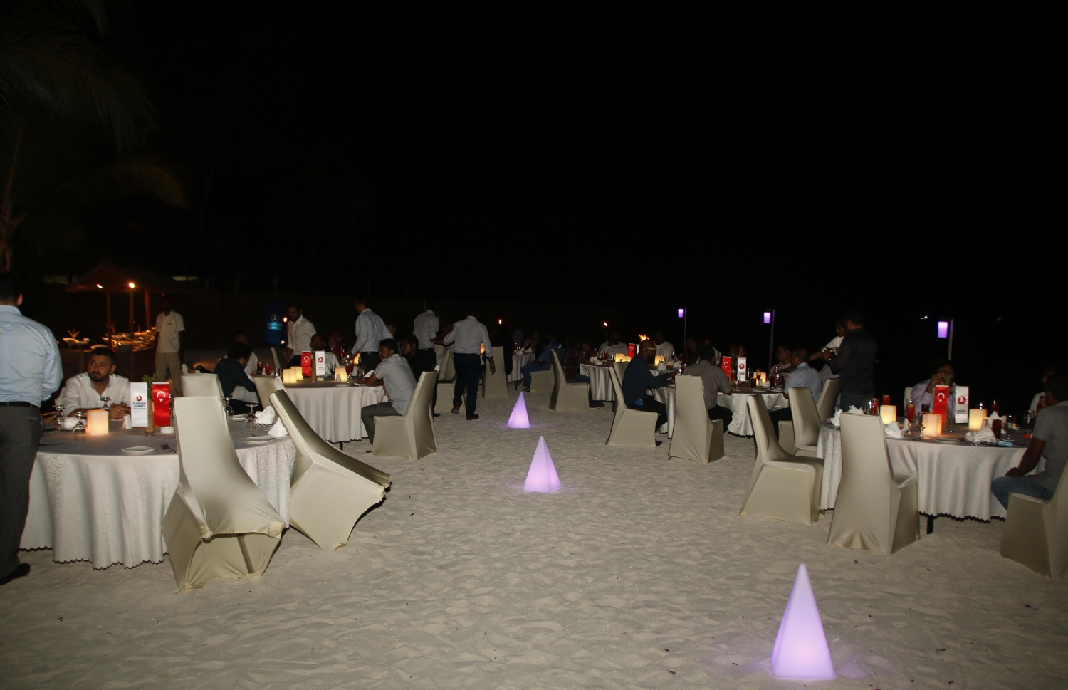 ޓާކިޝް ކާގޯ މެދުވެރިކޮށް މިދިޔަ އަހަރު އެންމެ ގިނަ މަސް އެކްސްޕޯޓްކުރި ކުންފުނިތަކަށް އެވޯޑް ދިނުމަށް ޝެރެޓަން މޯލްޑިވްސްގައި މިރޭ ބޭއްވި ހަފުލާގެ ތެރެއިން.--ފޮޓޯ: ޓާކިޝް އެއާލައިން