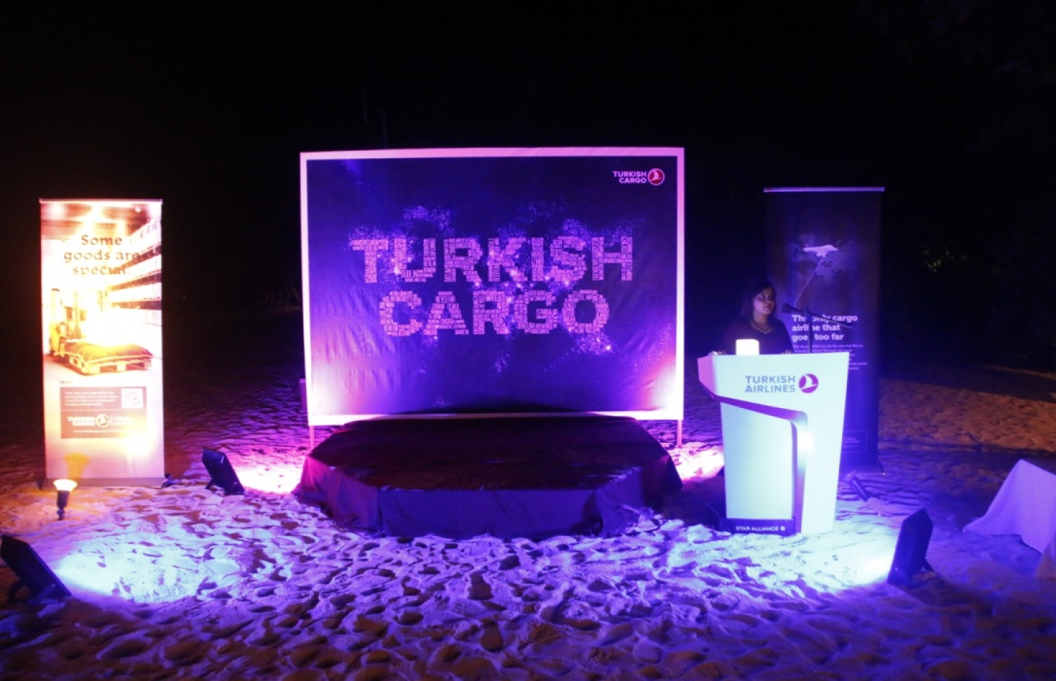 ޝެރެޓަން މޯލްޑިވްސް ފުލްމޫން ރިސޯޓު: ފެބްރުއަރީ 20، 2017: ޓާކިޝް ކާގޯ މެދުވެރިކޮށް މިދިޔަ އަހަރު އެންމެ ގިނަ މަސް އެކްސްޕޯޓްކުރި ކުންފުނިތަކަށް އެވޯޑް ދިނުމަށް ޝެރެޓަން މޯލްޑިވްސް ފުލްމޫން ރިސޯޓުގައި ބޭއްވި ހަފުލާގެ ތެރެއިން.-- ފޮޓޯ: ޓާކިޝް އެއާލައިން