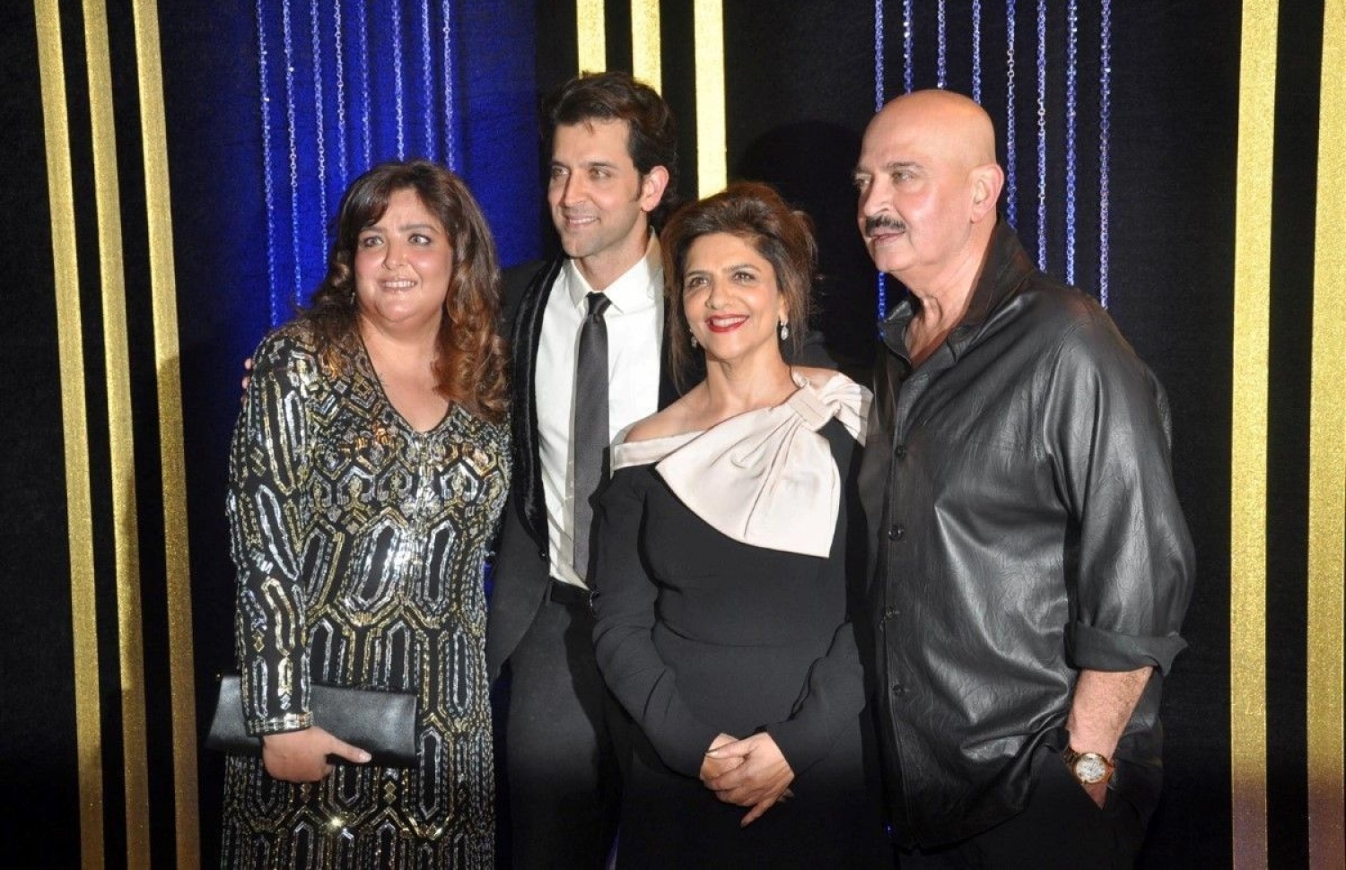 ރިތިކް އޭނާގެ މަންމަ އާއި ބައްޕަ އަދި ދައްތަ ސުނައިނާ (ވ) އާއެކު