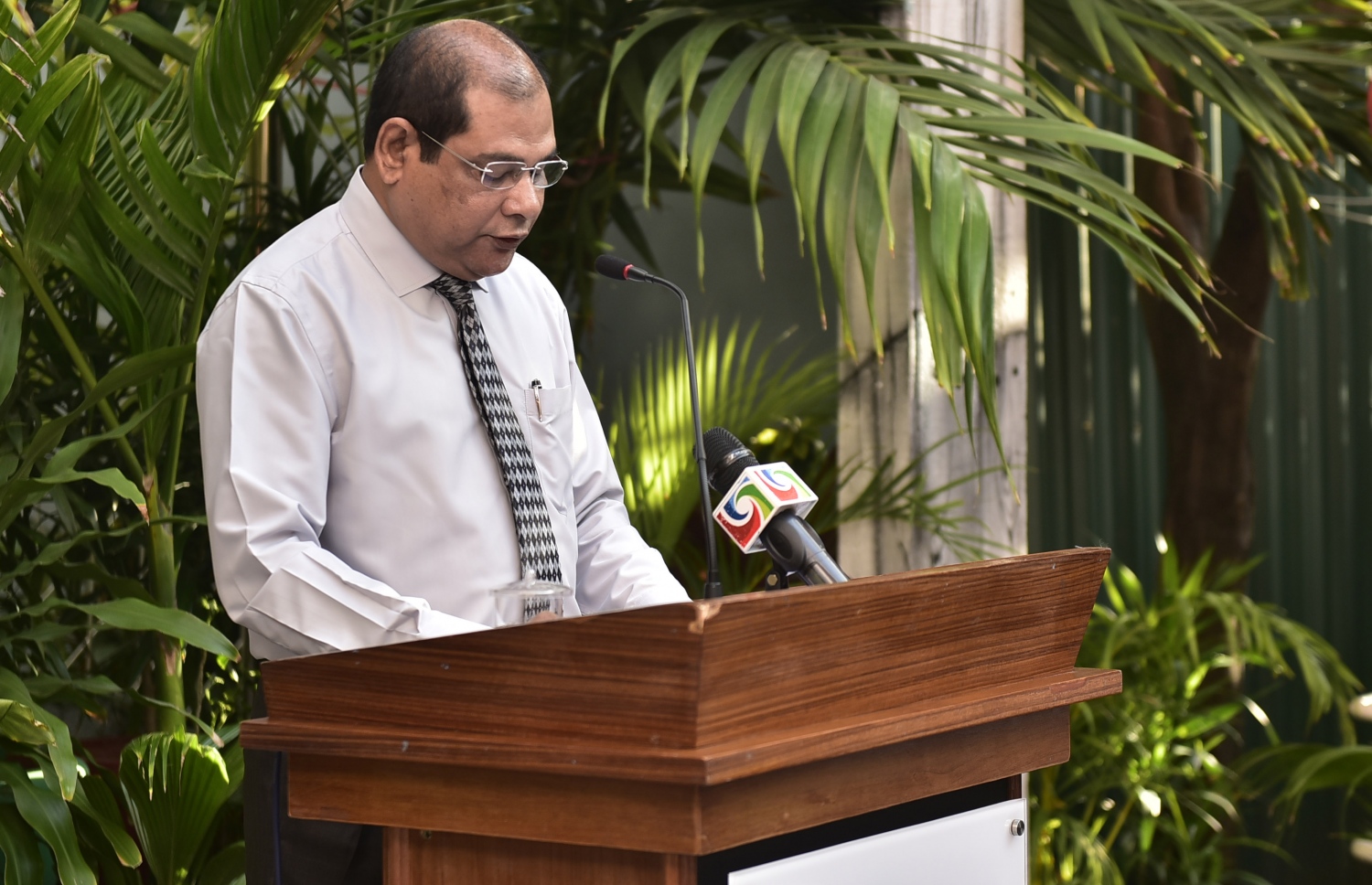 ފެބްރުއަރީ 21، 2017- އަހްމަދިއްޔާ އިންޓަނޭޝަނަލް ސްކޫލުގެ 35 ވަނަ އަހަރީ ދުވަސް ފާހަގަ ކުރުމަަށް އެ ސުކޫލްގައި ބޭއްވި ހާއްސަ އެސެމްބްލީގައި އެ ސްކޫލުގެ ޕްރިންސިޕަލް މުހައްމަދު ރަޝީދު ވާހަކަ ދައްކަވަނީ.---ފޮޓޯ: ހުސެއިން ވަހީދު/މިހާރު