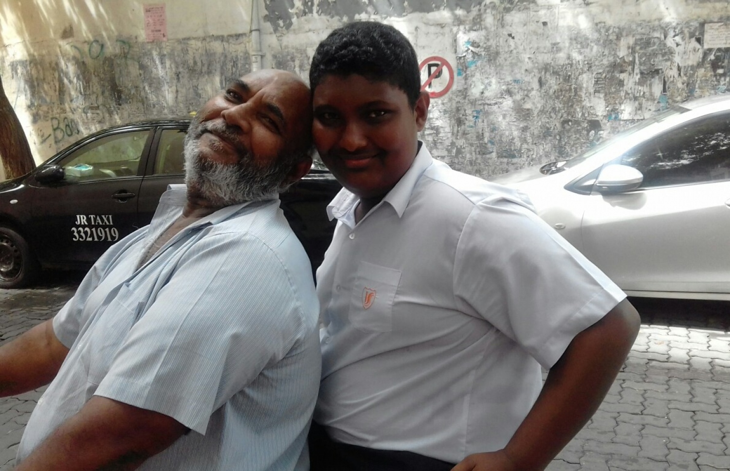 ނަބީހު އޭނާގެ ބައްޕައާ އެކު: ނަބީހު އެންމެ ކުޑައިރު ވެސް ގެންގުޅުނީ ގުރުއާނާ ގާތްކޮށްގެން.