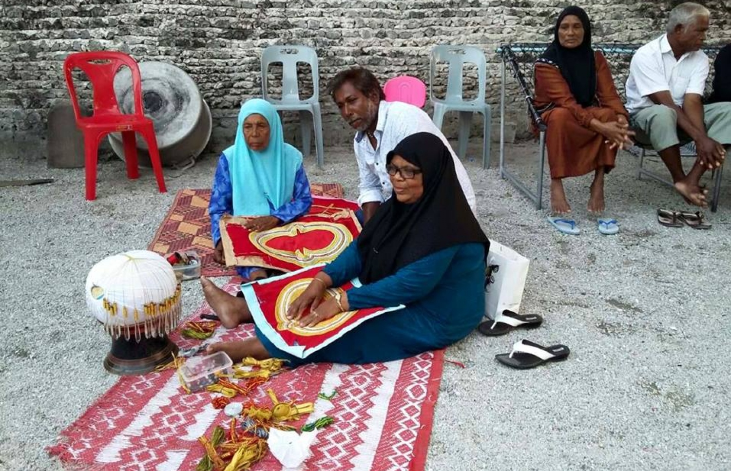 އާޝިފާގެ މަންމަ އާއި މާމަ ބޯވަޅު ވިޔާތަނުގައި ފިލްމު ޑައިރެކްޓަރު ފައްތާހު މަޑުކޮށްލައިގެން: ގިނަ ބައެއްގެ ސަމާލުކަން ލިބޭ މަސައްކަތެއް