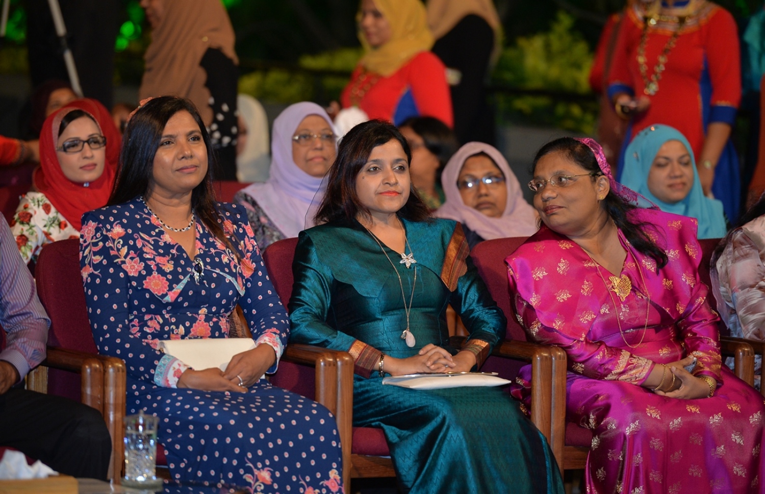 މާލެ: ފެބްރުއަރީ 23، 2017: "ހީވާގި ކަނބަލުން" އެކްސްޕޯ ހުޅުވުމަށް ބޭއްވި ރަސްމިއްޔާތުގައި އެޑިއުކޭޝަން މިނިސްޓަރު އައިޝަތު ޝިހާމް (ވ)، ހެލްތު މިނިސްޓްރީގެ ސްޓޭޓް މިނިސްޓަރު ދުންޔާ މައުމޫން (މ) ބައިވެރިވެ ވަޑައިގަންނަވަނީ.-- ފޮޓޯ: ރައީސް އޮފީސް