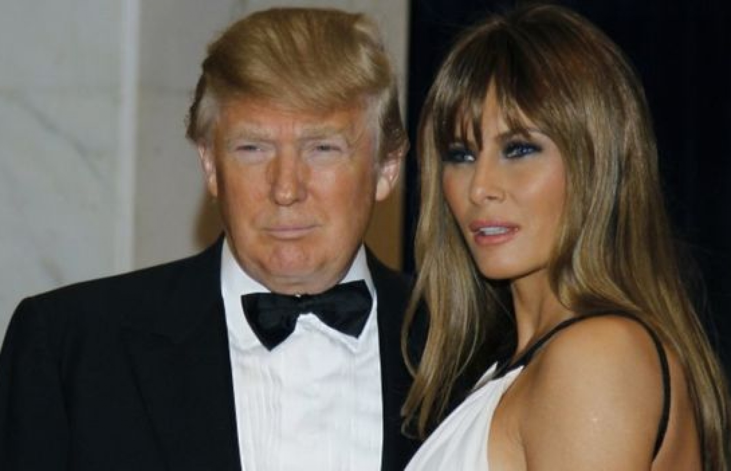 ޓްރަމްޕާއި އަނބިކަނބަލުން 2011 ވަނަ އަހަރުގެ ޑިނާގައި ބައިވެރިވެވަޑައިގަންނަވަނީ. --ފޮޓޯ:އޭޕީ