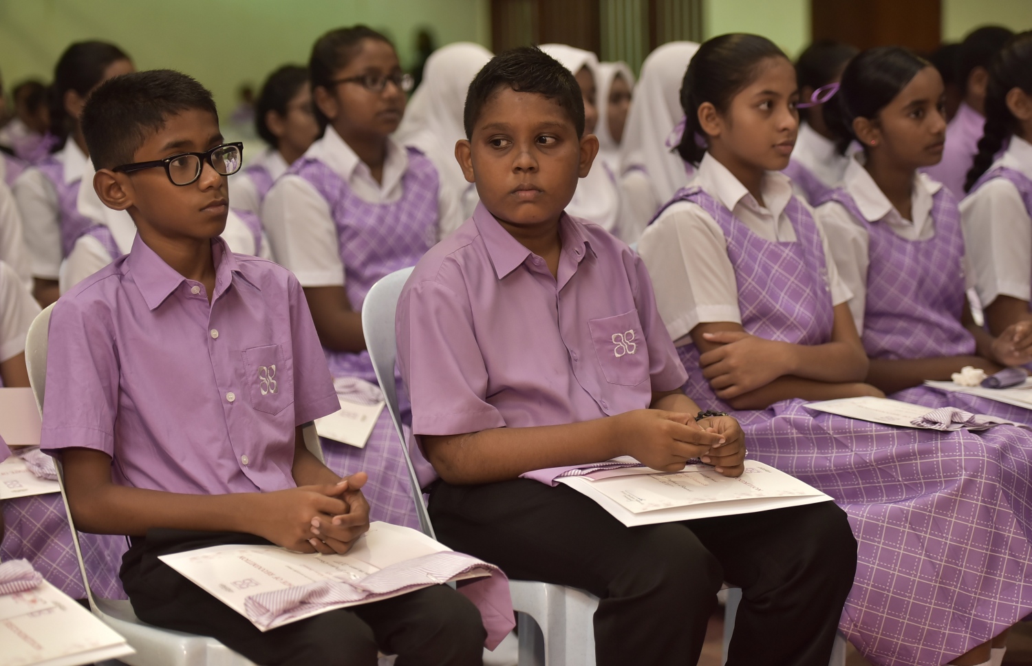 ފެބްރުއަރީ 26، 2017- ހިރިޔާ ސްކޫލުގެ އާ ޕްރިފެކްޓުން ހުވާކުރުމާއި ކްލަބްތަކުގެ އިސް މަގާމުތަކަށް ހޮވުނު ކުދިންނާ މަގާމު ހަވާލުކުރުމުގެ ރަސްމިއްޔާތު.---ފޮޓޯ: ހުސެއިން ވަހީދު/މިހާރު