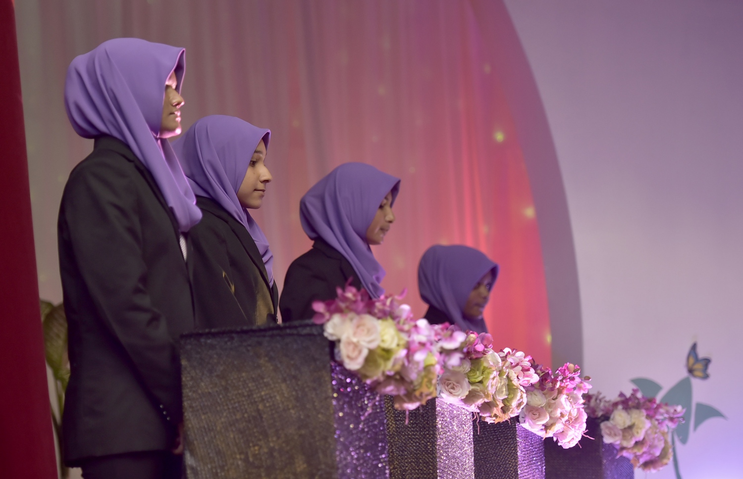 ފެބްރުއަރީ 26، 2017- ހިރިޔާ ސްކޫލުގެ އާ ޕްރިފެކްޓުން ހުވާކުރުމާއި ކްލަބްތަކުގެ އިސް މަގާމުތަކަށް ހޮވުނު ކުދިންނާ މަގާމު ހަވާލުކުރުމުގެ ރަސްމިއްޔާތު.---ފޮޓޯ: ހުސެއިން ވަހީދު/މިހާރު