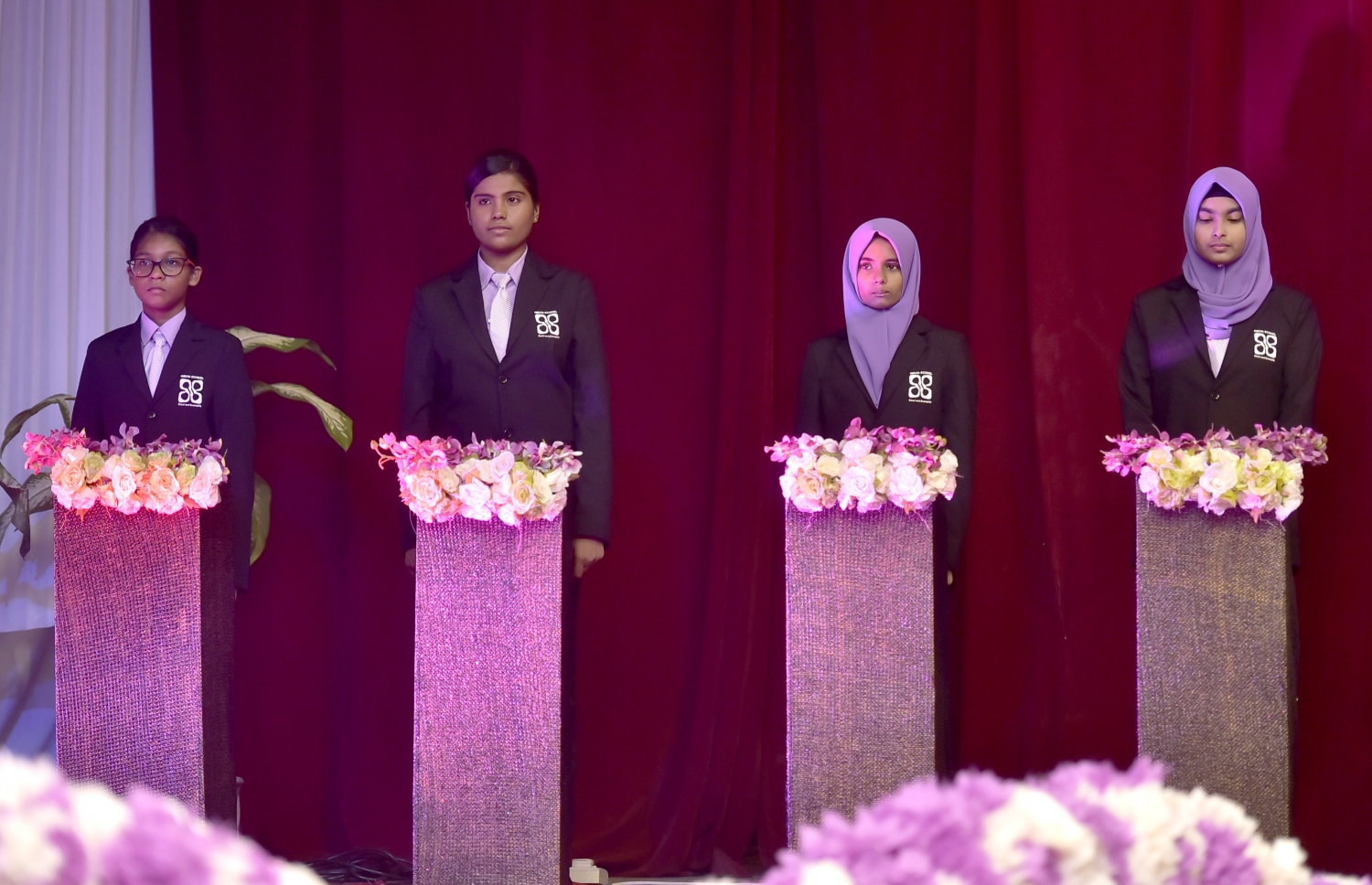 ފެބްރުއަރީ 26، 2017- ހިރިޔާ ސްކޫލުގެ އާ ޕްރިފެކްޓުން ހުވާކުރުމާއި ކްލަބްތަކުގެ އިސް މަގާމުތަކަށް ހޮވުނު ކުދިންނާ މަގާމު ހަވާލުކުރުމުގެ ރަސްމިއްޔާތު.---ފޮޓޯ: ހުސެއިން ވަހީދު/މިހާރު