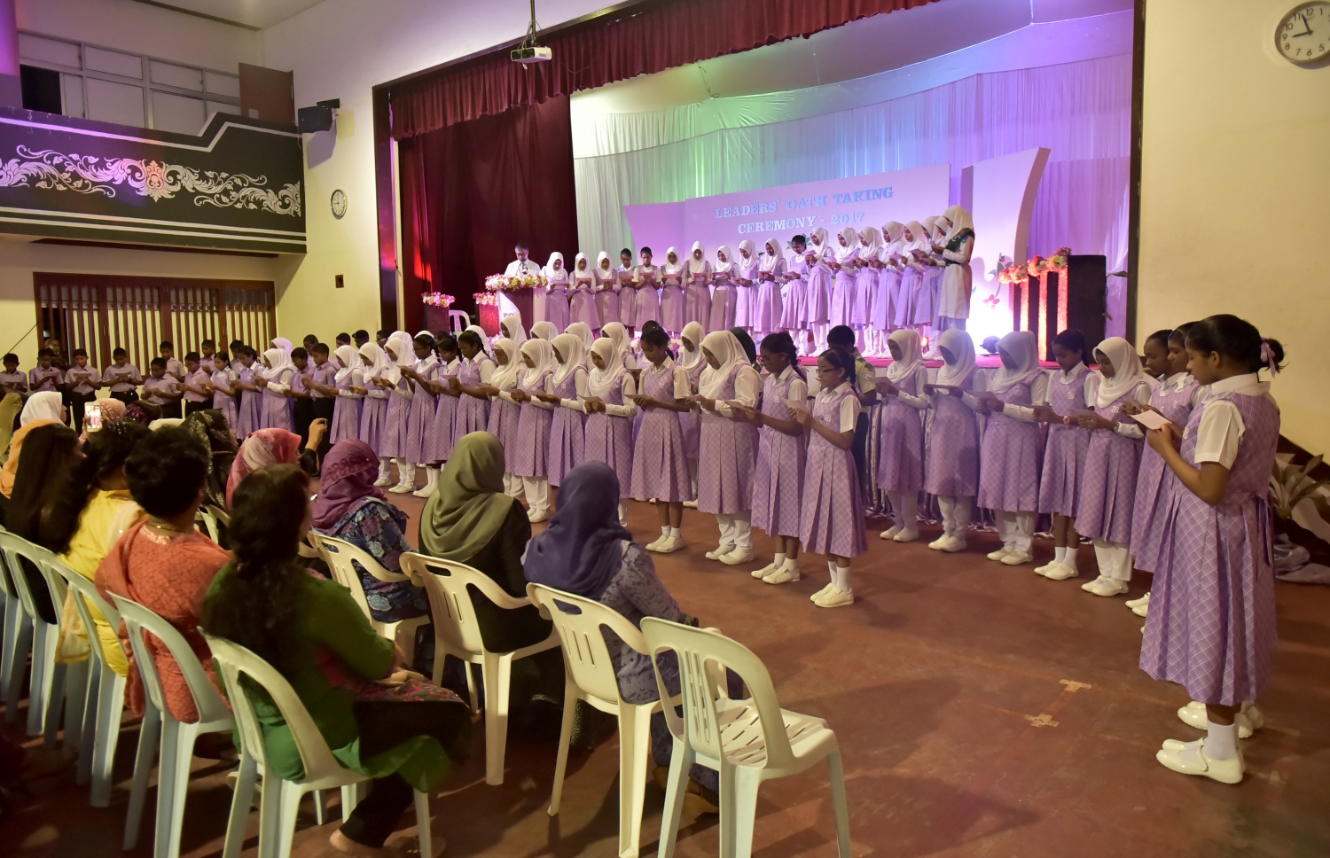 ފެބްރުއަރީ 26، 2017- ހިރިޔާ ސްކޫލުގެ އާ ޕްރިފެކްޓުން ހުވާކުރުމާއި ކްލަބްތަކުގެ އިސް މަގާމުތަކަށް ހޮވުނު ކުދިންނާ މަގާމު ހަވާލުކުރުމުގެ ރަސްމިއްޔާތު.---ފޮޓޯ: ހުސެއިން ވަހީދު/މިހާރު