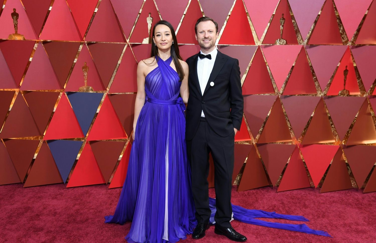 ހޮލީވުޑް، ކެލިފޯނިއާ: ފެބްރުއަރީ 26، 2017: 89 ވަނަ އޮސްކާ އެވޯޑްސް ހަފްލާގައި "އެންމެ މޮޅު ޑޮކިއުމެންޓަރީ" އިން ނޮމިނޭޓް ވި "ދަ ވައިޓް ހެލްމެޓްސް" ގެ އެކްޓަރުން،  އޮލޭންޑޯ ވޮން އެންސީޑަލް އަދި ޖޮއެނާ ނަޓަސީގަރާ ބައިވެރިވަނީ.-- ފޮޓޯ: އޭއެފްޕީ