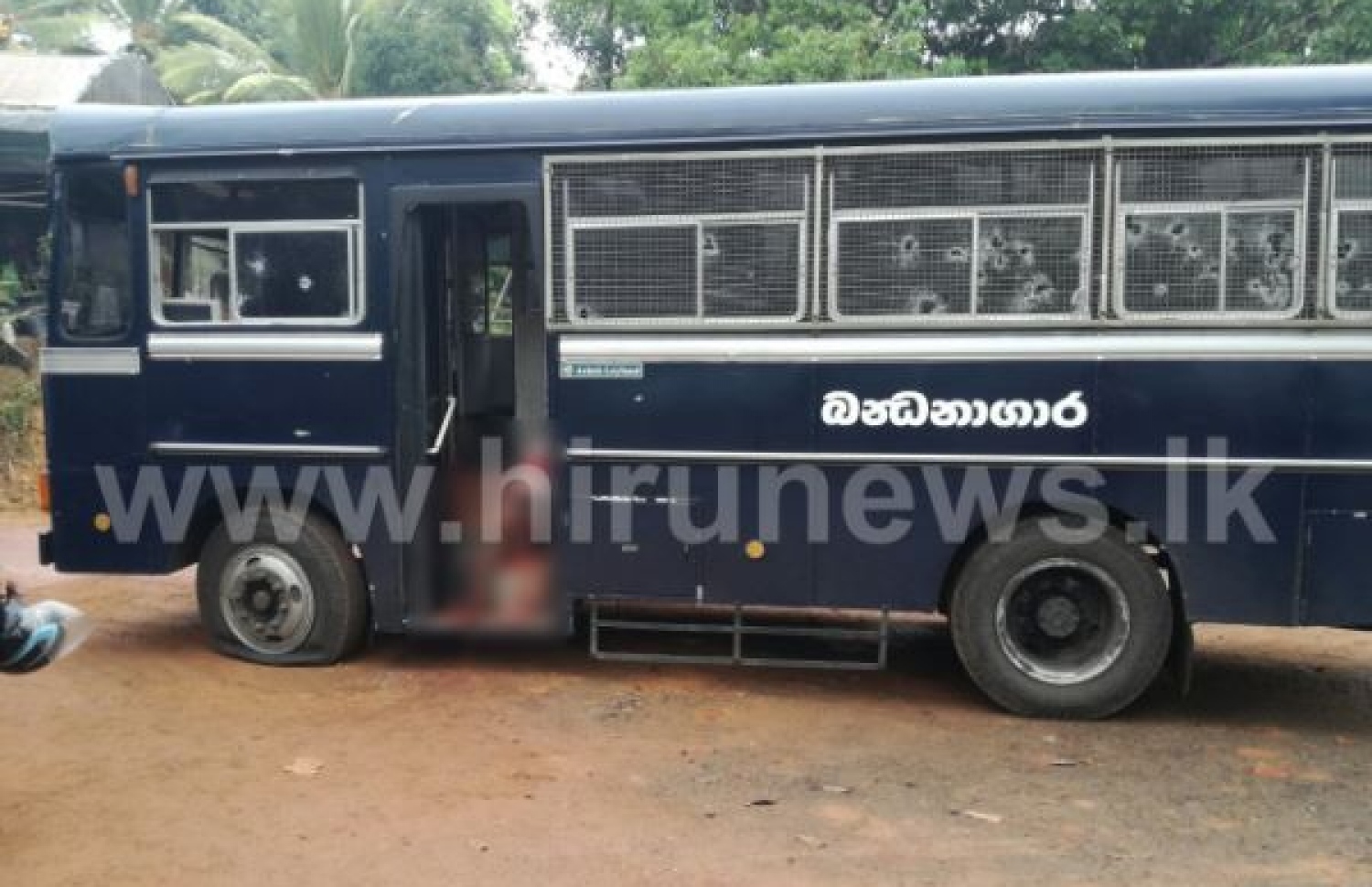 ލަންކާގައި ގައިދީން ދަތުރުކުރި ބަހަށް ހަމަލާ ދިނުމުން ވަޒަން އަރާފައި.