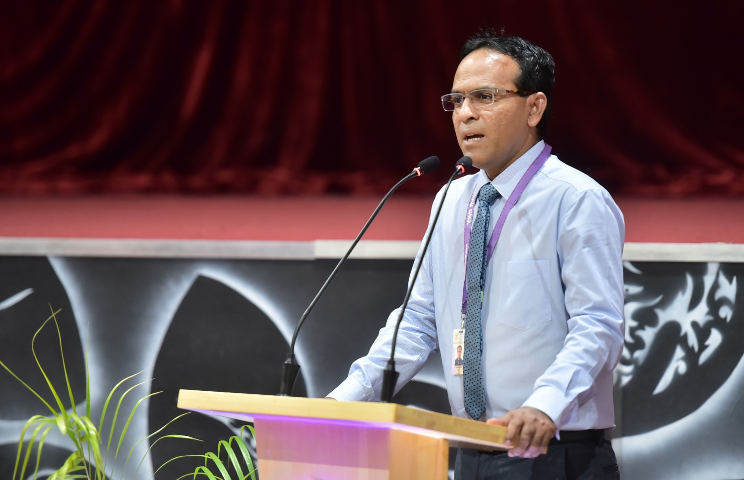 ފެބްރުއަރީ 27، 2017- ޣިޔާސުއްދިން އިންޓަނޭޝަނަލް ސްކޫލުގެ ޕްރިފެކްޓް ބޯޑާއި ކްލަބުތަކުގެ މަގާމުތަކަށް ހޮވުނު ދަރިވަރުން މަގާމުގެ ހުވާކުރުމަށް ބޭއްވި ޖަލްސާގައި އެ ސްކޫލުގެ ޕްރިންސިޕަލް ތޯހާ ސަލީމް ވާހަކަ ދައްކަވަނީ.---ފޮޓޯ: ހުސެއިން ވަހީދު/މިހާރު