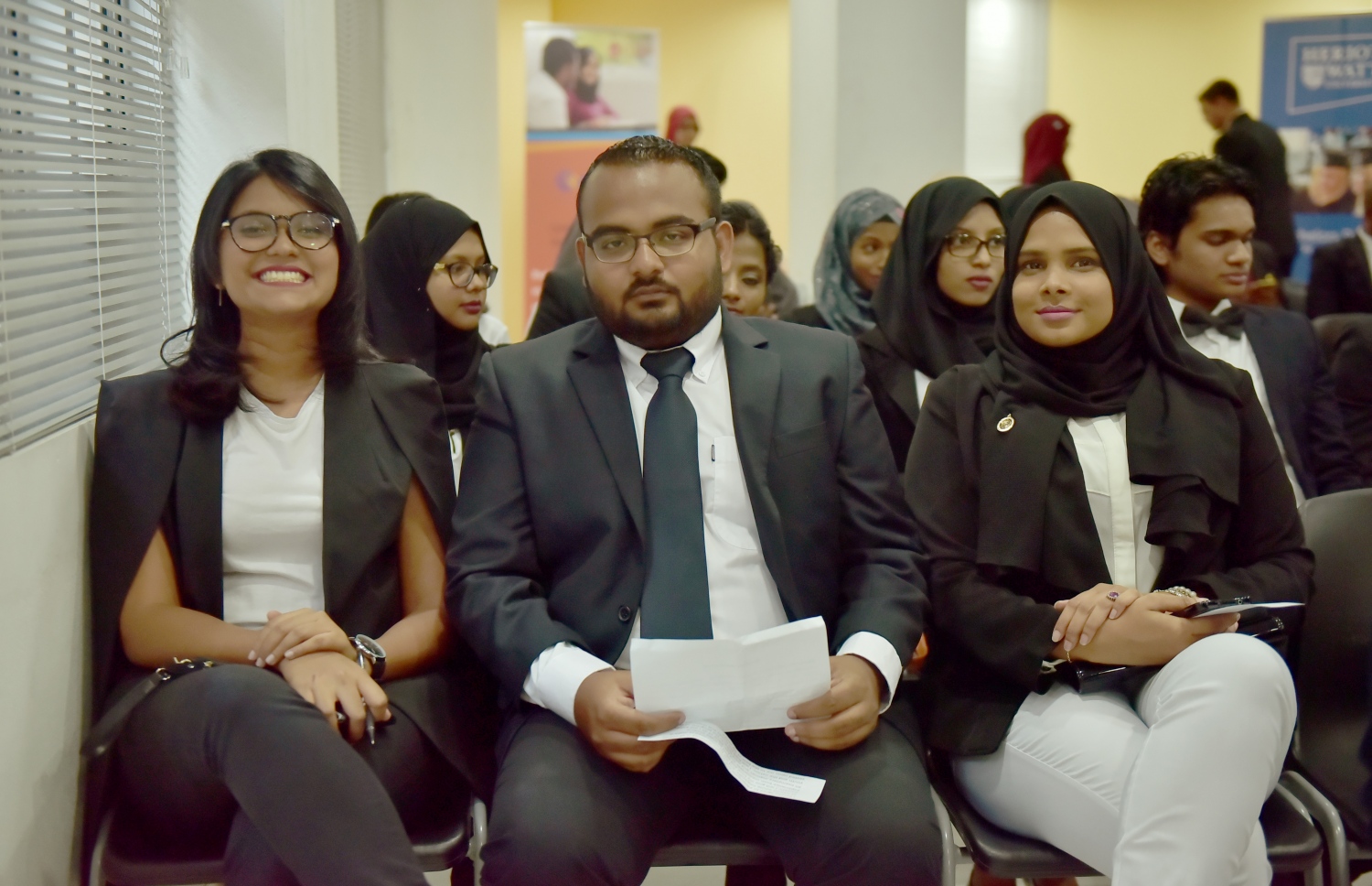ކްލީކް ކޮލެޖުގެ އިންޓާނަށް ހޮވުނު ބައެއް ދަރިވަރުން.-- ފޮޓޯ: ހުސެއިން ވަހީދު/ މިހާރު