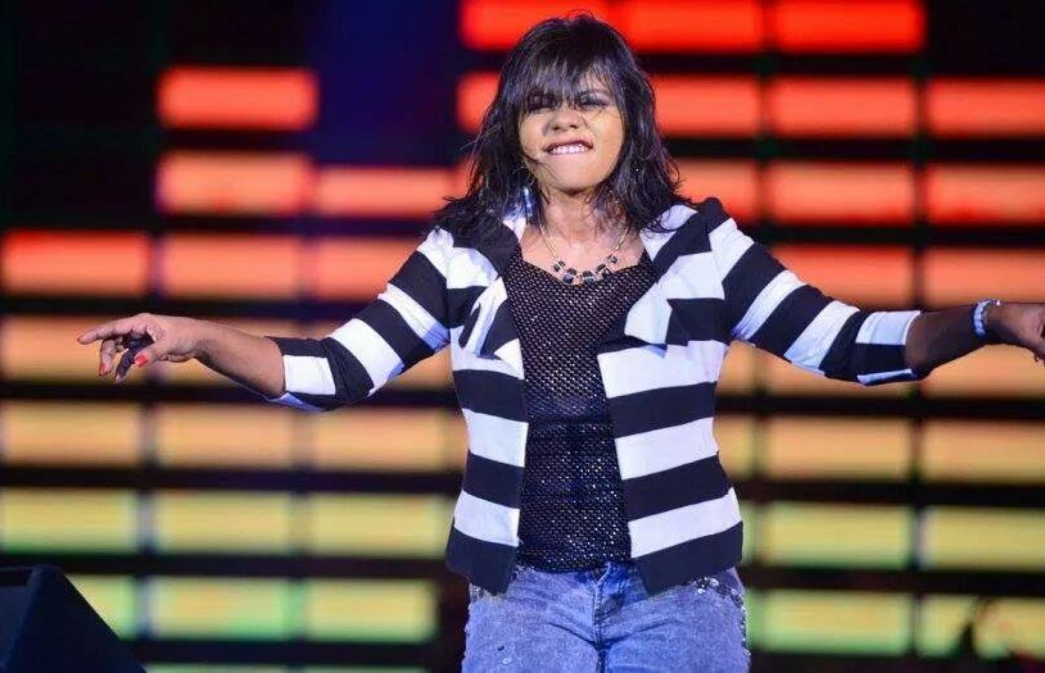 ސުނީތާ ޝޯއެއް ދެނީ: މަގުބޫލީ ހަމައެކަނި ދިވެހިންގެ ތެރޭގައެއް ނޫން -- ފޮޓޯ: ސުނީތާގެ ފޭސްބުކް ޕޭޖް