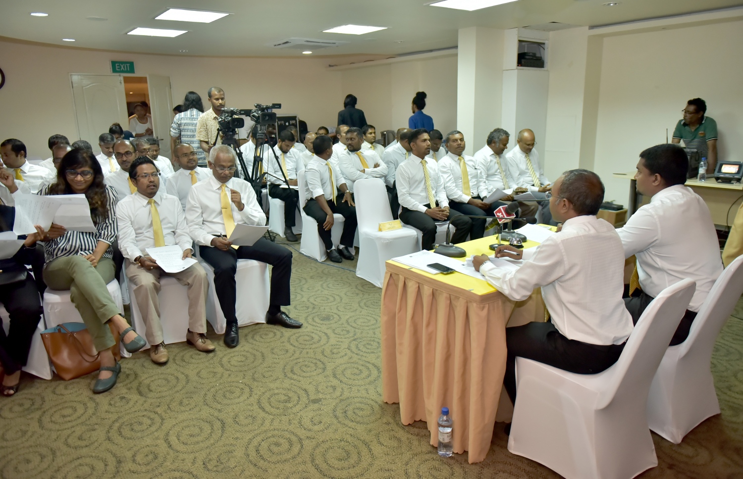 ގާނޫނާ ޚިލާފަށް ބިން ވިއްކުމާ ދެކޮޅު ގަރާރު އެމްޑީޕީން ފާސްކުރުން