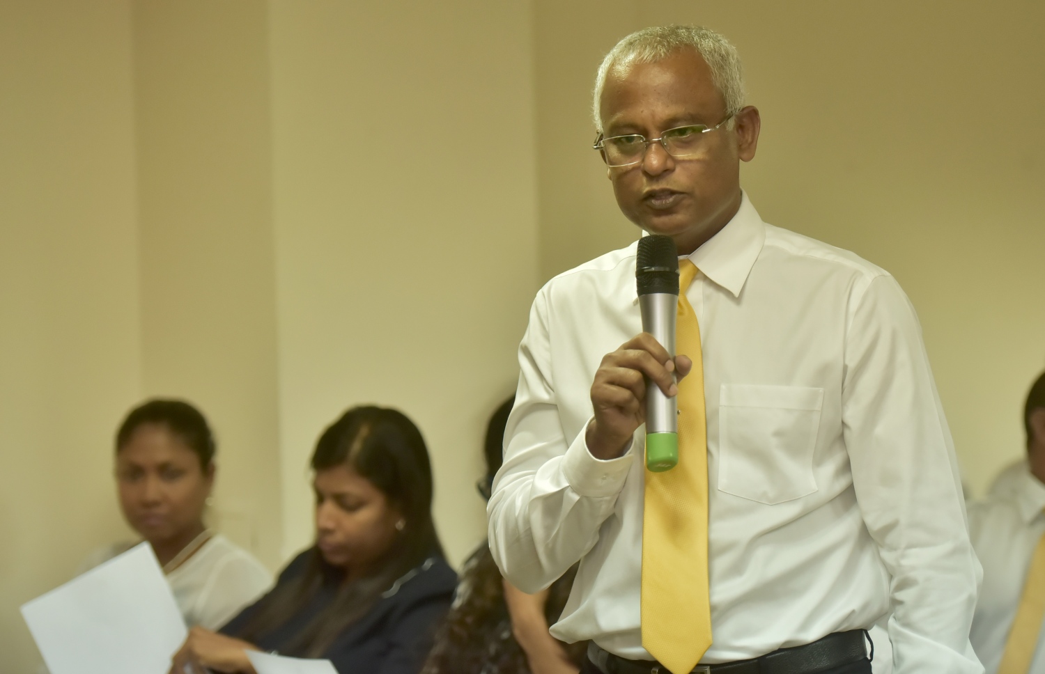 މާލެ: ފެބްރުއަރީ 28، 2017- އިދިކޮޅު އެމްޑީޕީގެ ގައުމީ މަޖިލީހުގެ 151 ވަނަ ބައްދަލުވުމުގައި ހިންނަވަރު ދާއިރާގެ މެމްބަރު އިބްރާހިމް މުހައްމަދު ސޯލިހް (އިބޫ) ވާހަކަ ދައްކަވަނީ.---ފޮޓޯ: ހުސެއިން ވަހީދު/މިހާރު