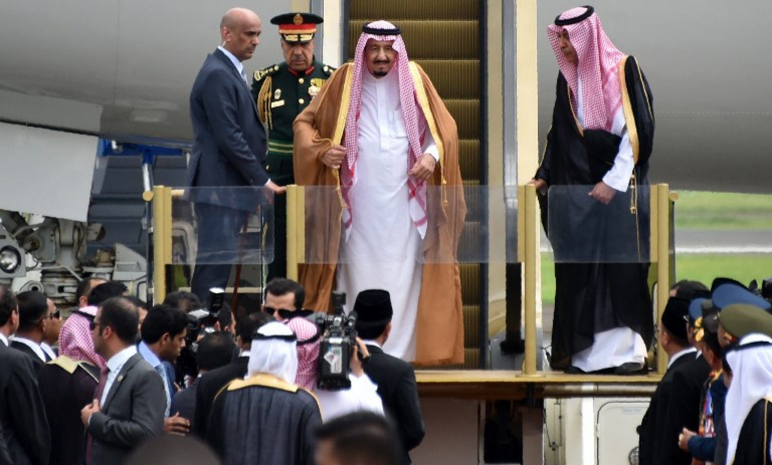 ސަލްމާން ރަސްގެފާން ޖަކާޓާ އެއާޕޯޓުގައި. --ފޮޓޯ:އޭއެފްޕީ