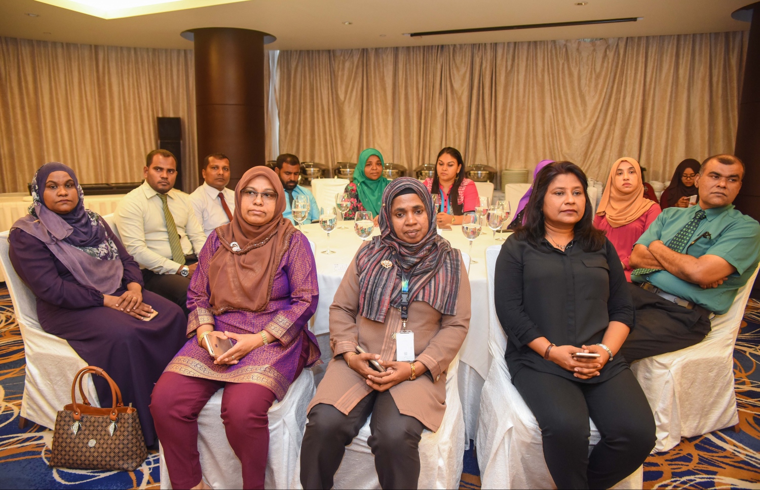 ނޭޝަނަލް އެސެސްމަންޓް ރިޕޯޓު ނެރުމަށް ހޮޓެލް ޖެންގައި މިއަދު ބޭއްވި ހަފުލާގައި ބައެއް ސްކޫލުތަކުގެ ޕްރިންސިޕަލުން ބައިވެރިވެވަޑައިގަންނަވަނީ.-- ފޮޓޯ: ނިޝާން އަލީ/ މިހާރު