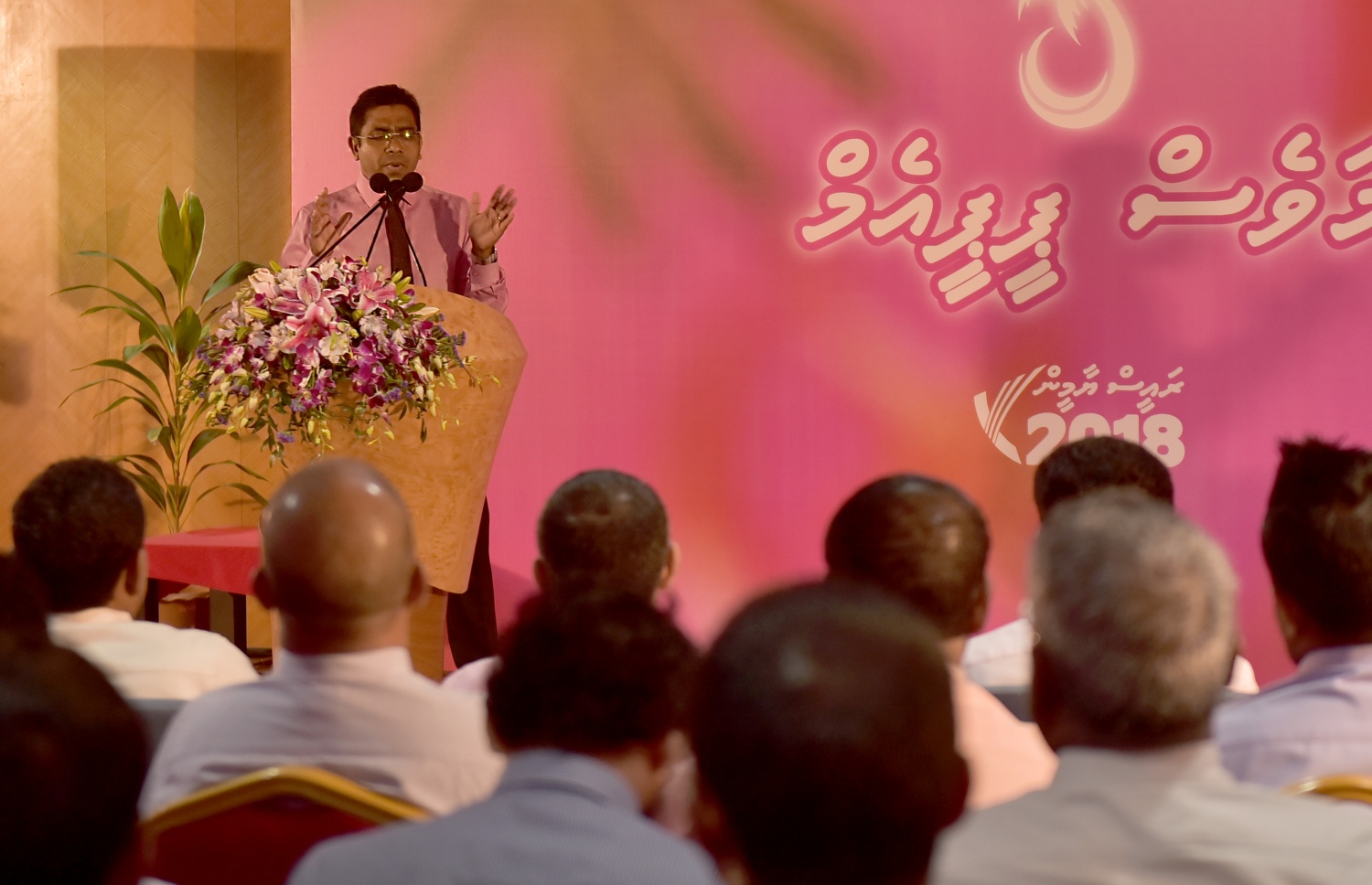 މާލެ: މާޗް 1، 2017- ގއ. އަތޮޅުން ޕީޕީއެމާ އަލަށް ގުޅުނު މީހުންގެ ފޯމުތައް އެ ޕާޓީއާ ހަވާލުކުރުމަށް ބޭއްވި ރަސްމިއްޔާތުގައި ގެމަނަފުށީ ދާއިރާގެ މެމްބަރު ޖަމީލް އުސްމާން ވާހަކަ ދައްކަވަނީ.---ފޮޓޯ: ހުސެއިން ވަހީދު/މިހާރު