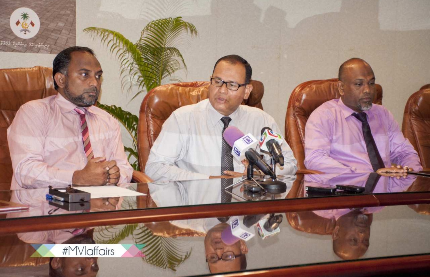 އުނގޫފާރުގައި އަޅާ އިސްލާމީ މަރުކަޒުގެ މަސައްކަތްތަކުގެ އެއްބަސްވުމުގައި ސޮއިކުރަން ބޭއްވި ރަސްމިއްޔާތުގައި ޑިފެންސް މިނިސްޓަރު އާދަމް ޝަރީފް (މ) މިއަދު ވާހަކަ ދައްކަވަނީ-- ފޮޓޯ: އިސްލާމިކް މިނިސްޓްރީ