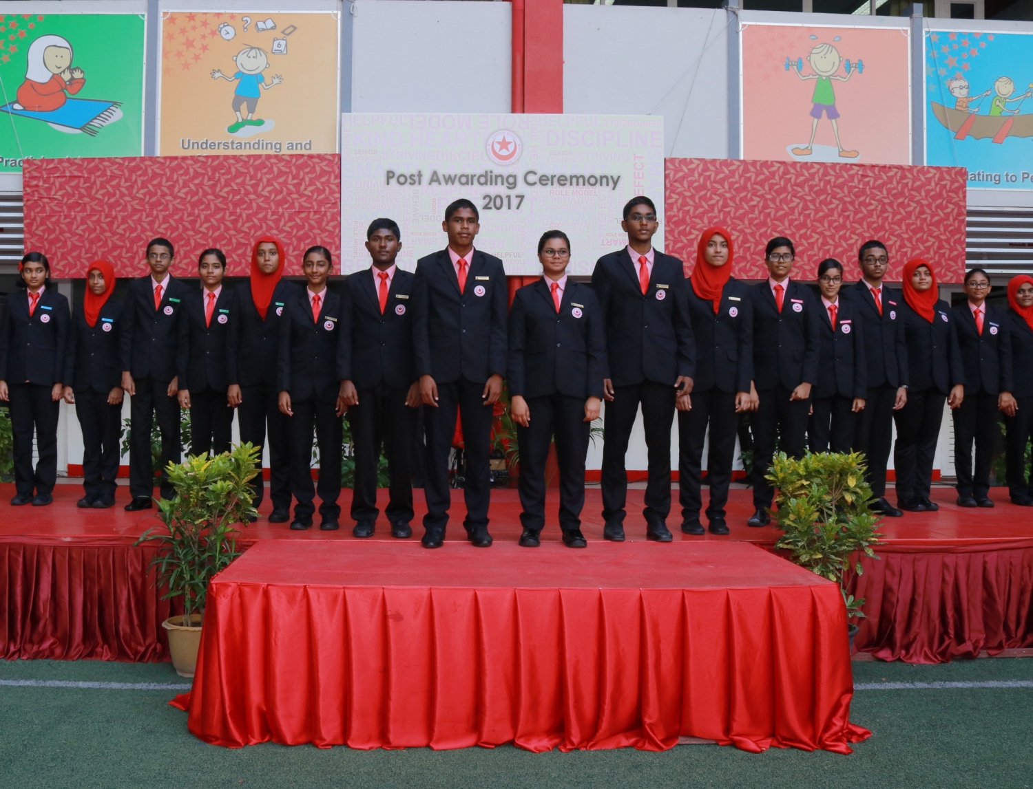 އިސްކަންދަރު ސްކޫލުގެ އިސް މަގާމުތައް ހަވާލުކުރުން