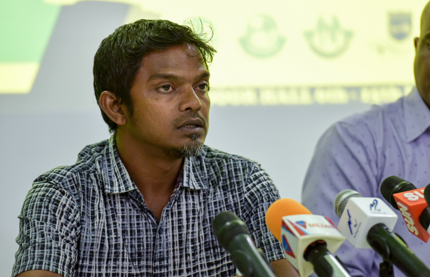 ގައުމީ ވޮލީބޯޅަ ޓީމުގެ ކޯޗު ޝަރަފް. --ފޮޓޯ: ނިޝާން އަލީ/ މިހާރު