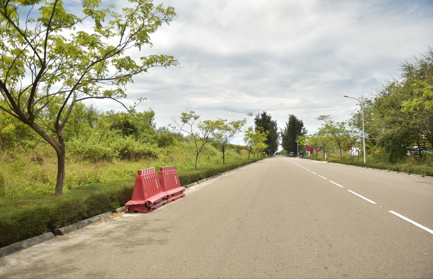 ހުޅުމާލެ ނިރޮޅު މަގު. ބައެއް މަގުތަކުގައި ރޭގަނޑު އެކަށީގެންވާ އަލިކަމެއް ނެތް މައްސަލަ ބޮޑު. - ފޮޓޯ: މިހާރު