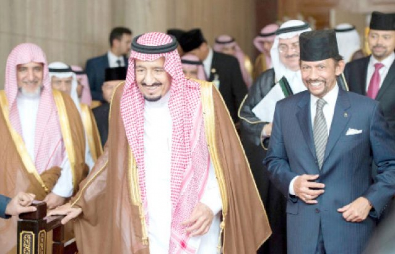 ބުރޫނާއީގެ އެއާޕޯޓުން ސައުދީ ރަސްގެފާނަށް އަލްވަދާއު ދަންނަވަނީ.