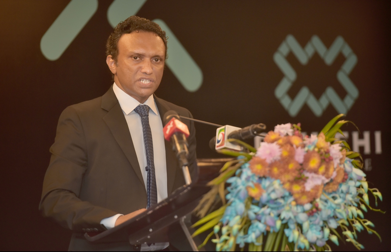 ދިވެހި އިންޝުއަރެންސް އިން ބޭއްވި ހަފުލާގައި އެ ކުންފުނީގެ މެނޭޖިން ޑިރެކްޓަރު އަބްދުލް ވާހިދު ވާހަކަދައްކަވަނީ. ފޮޓޯ: ހުސެއިން ވަހީދު /މިހާރު