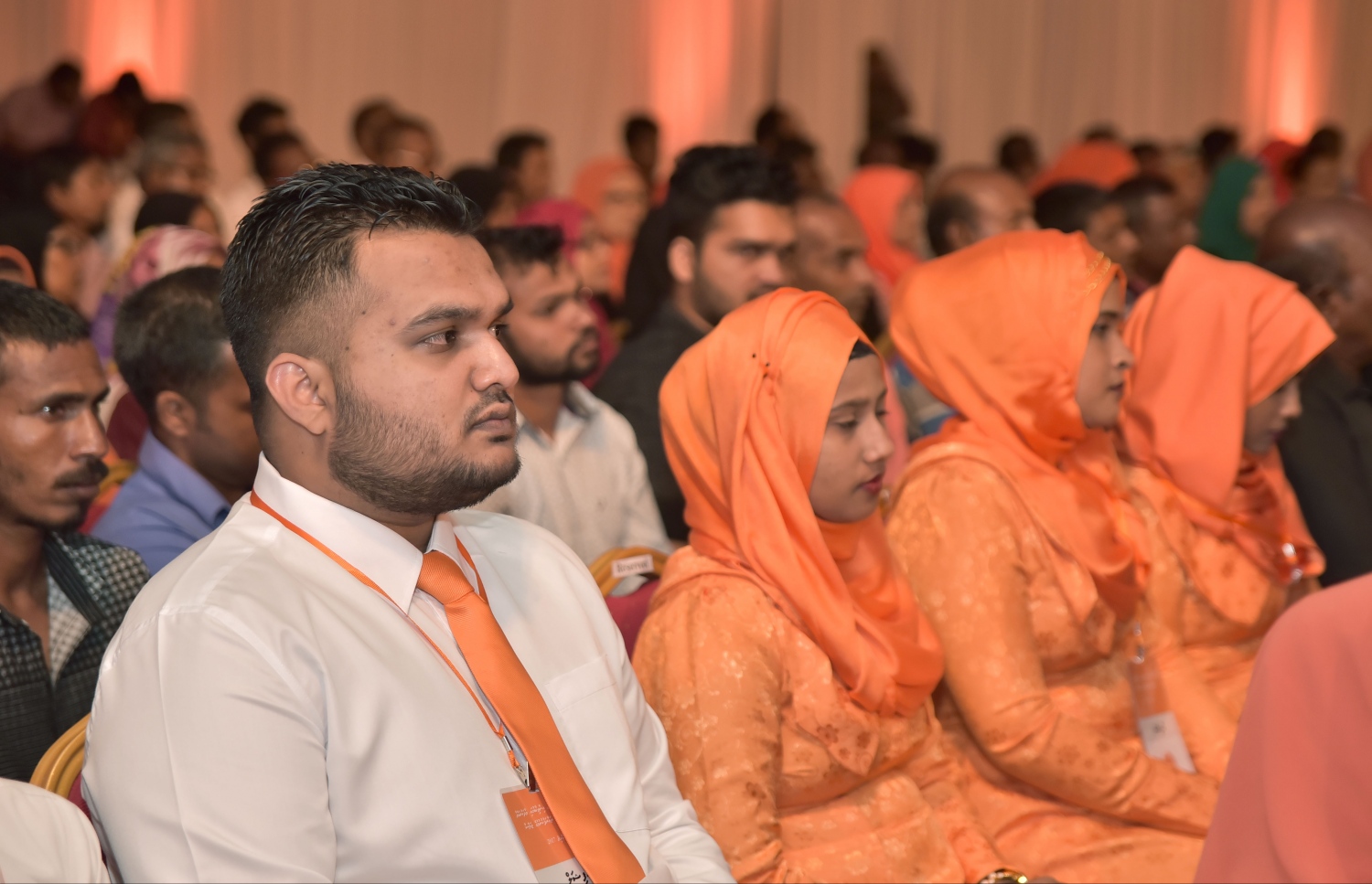 މާލެ: މާޗް 6، 2017- ލޯކަލް ކައުންސިލްތަކުގެ އިންތިޚާބުގައި އެމްޑީއޭ އިން ވާދަކުރާ ކެންޑިޑޭޓުން ތައާރަފު ކުރުމަށް ބޭއްވި ޖަލްސާގެ ތެރެއިން.---ފޮޓޯ: ހުސެއިން ވަހީދު/މިހާރު