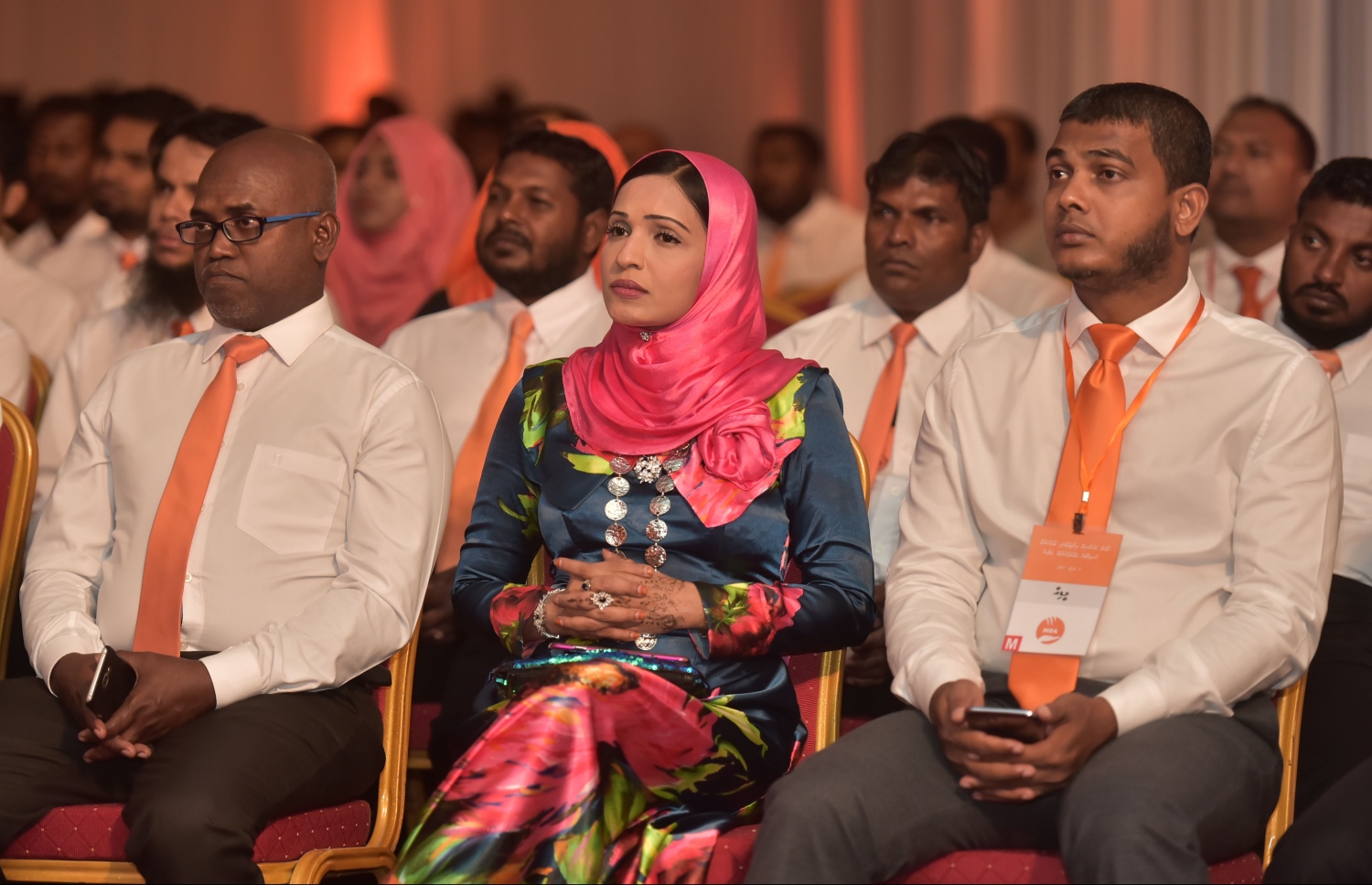 މާލެ: މާޗް 6، 2017- ލޯކަލް ކައުންސިލްތަކުގެ އިންތިޚާބުގައި އެމްޑީއޭ އިން ވާދަކުރާ ކެންޑިޑޭޓުން ތައާރަފު ކުރުމަށް ބޭއްވި ޖަލްސާގެ ތެރެއިން.---ފޮޓޯ: ހުސެއިން ވަހީދު/މިހާރު