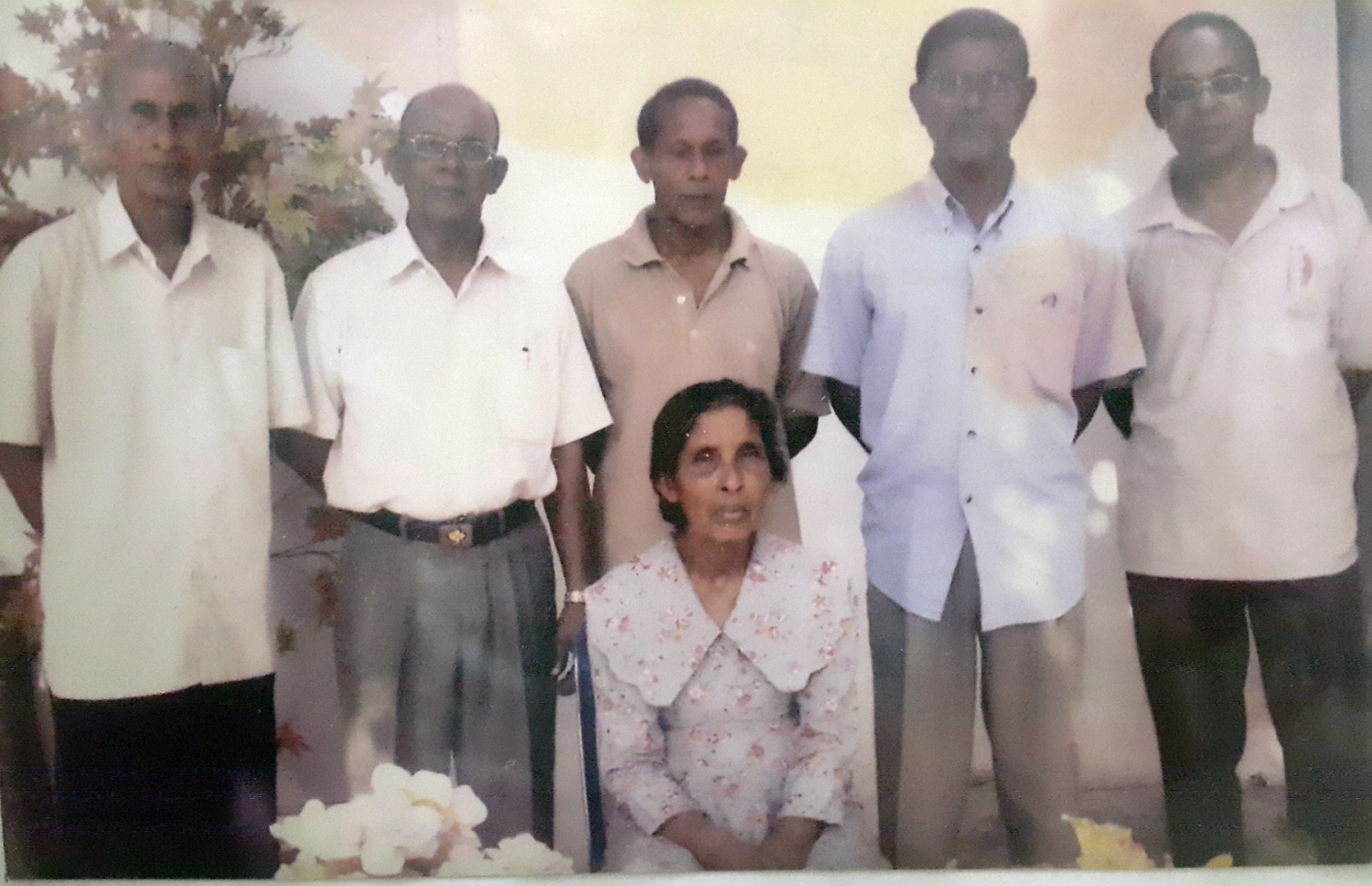 ކާށިދޫ ކަތީބު ކަލޭފާނުގެ ހަ ދަރިން (ކ-ވ): އީސާ މޫސާ، ހުސައިން މޫސާ، އިސްމާއީލް މޫސާ، ހަސަން ޒާހިރު، އަލީ ރިޒާ، އަދި އިށީނދެގެން ރަޝީދާ މޫސާ.