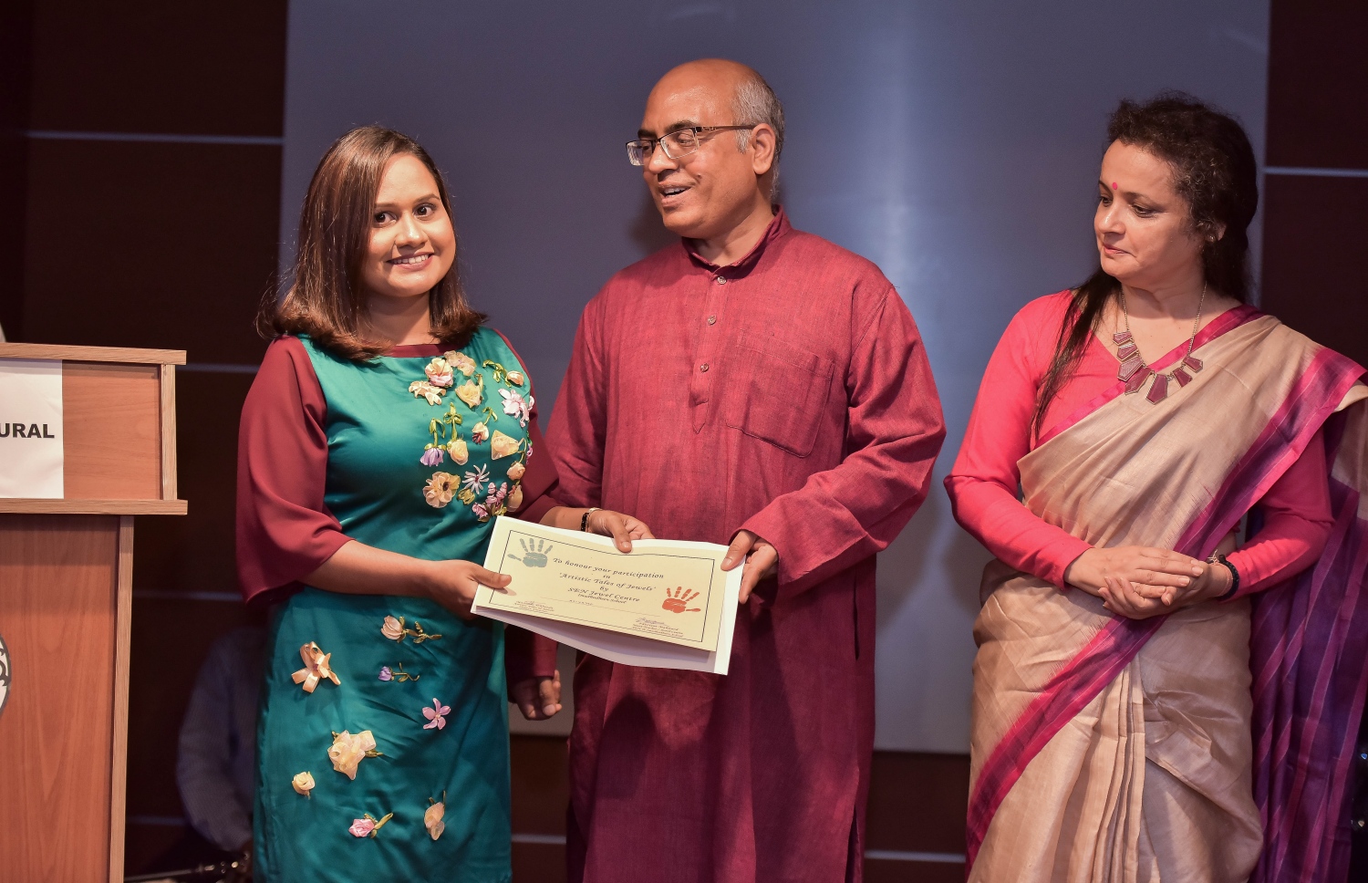 މާލެ: މާޗް 6، 2017: ނޫސްވެރިޔާ އާސިޔަތު މުހައްމަދު ސައީދަށް (ވ)، މި އިވެންޓުގައި ބައިވެރިވި ކަމުގެ ލިޔުމުއް ދެނީ-- ފޮޓޯ: ނިޝާން އަލީ/ މިހާރު