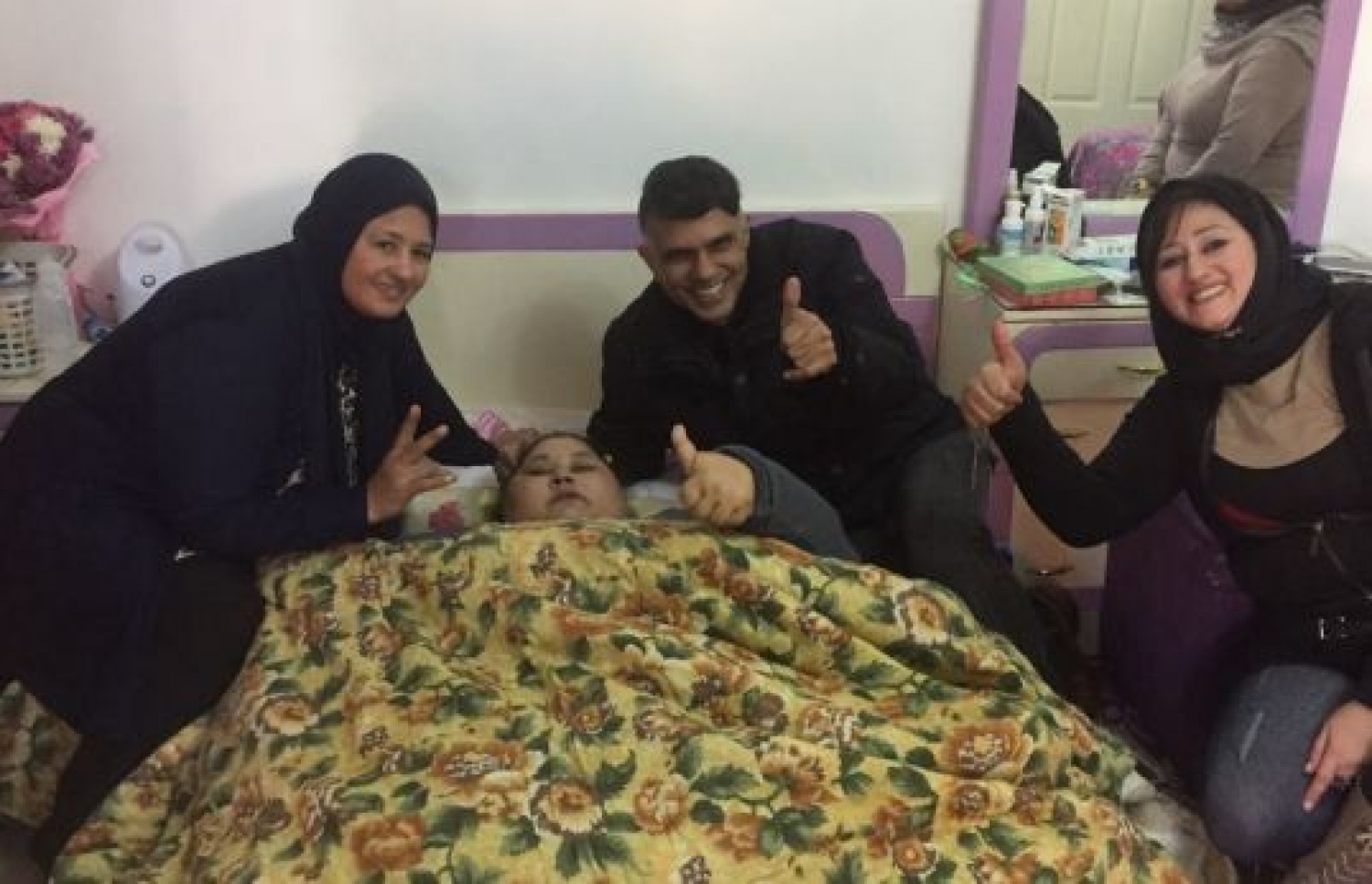 އީމާން އާއި އޭނާއަށް ފަރުވާ ކުރައްވާ ޑޮކްޓަރު މުޒައްފަލް (މ) އަދި އީމާންގެ އާއިލާގެ ބައެއް މެމްބަރުން