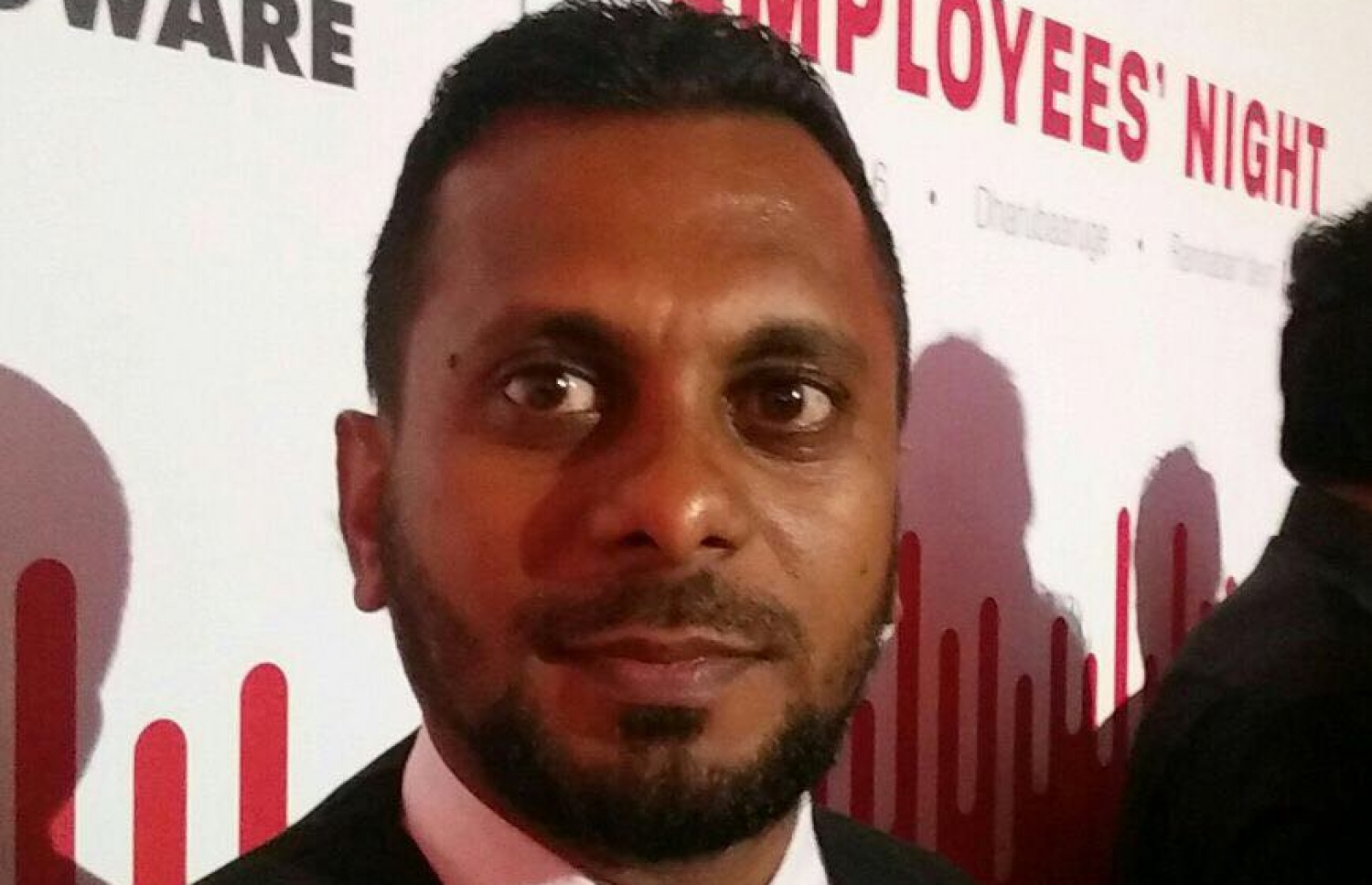 އަލަމް: އުމުރުން 17 އަހަރުއްސުރެ އޭނާ އަންނަނީ އެކްޓު ކުރަމުން