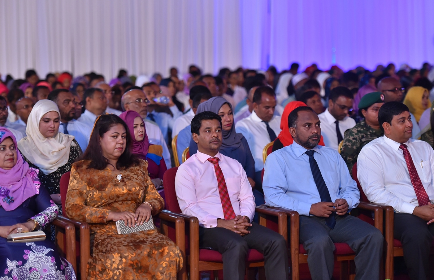 މާލެ: މާޗް 8، 2017: ބައިނަލްއަގުވާމީ އަންހެނުންގެ ދުވަސް ފާހަގަކުރަން ދަރުބާރުގޭގައި ބޭއްވި ޖަލްސާގެ ތެރެއިން.-- ފޮޓޯ: ރައީސް އޮފީސް