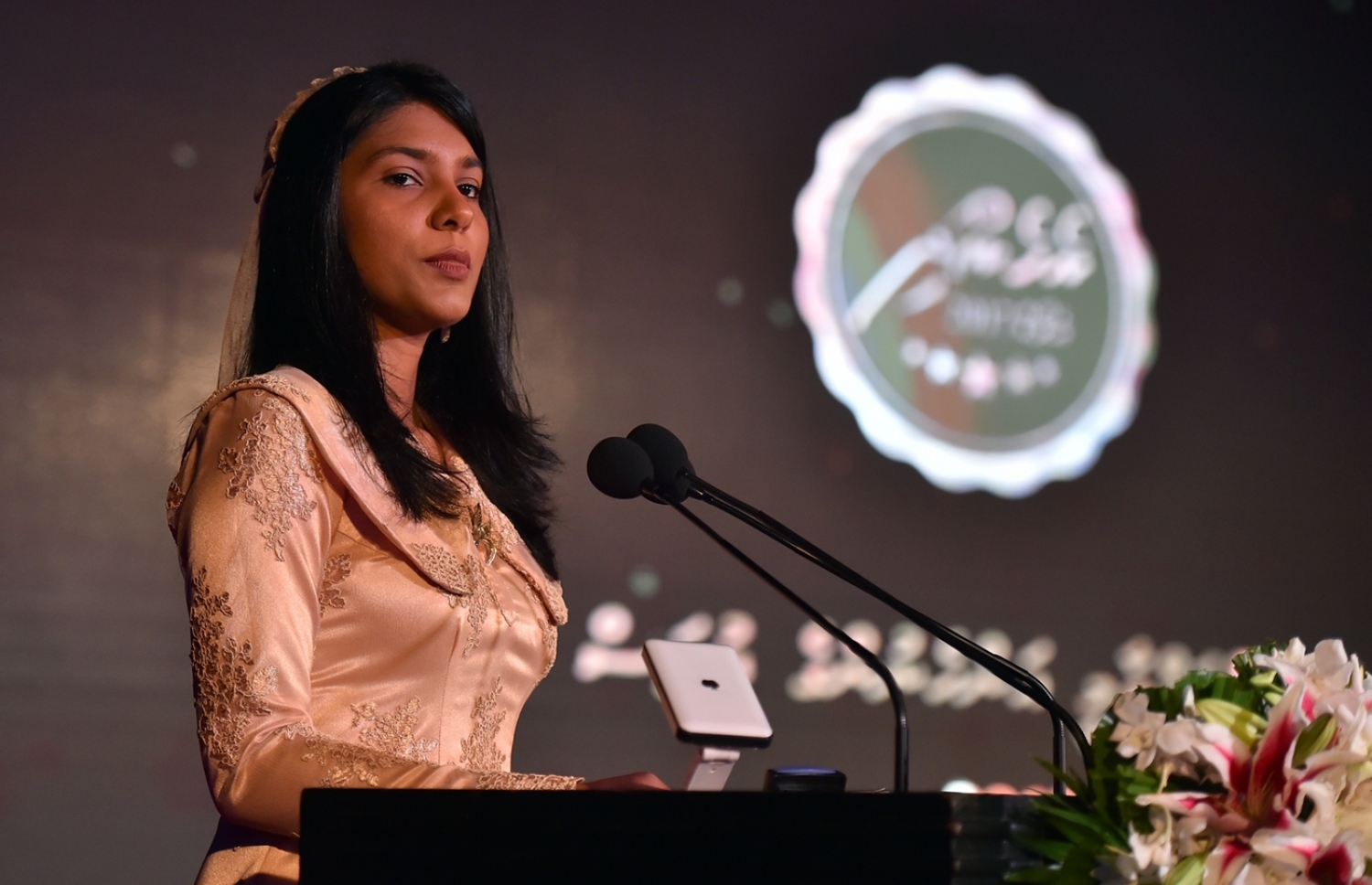 މާލެ: މާޗް 8، 2017: ބައިނަލްއަގުވާމީ އަންހެނުންގެ ދުވަސް ފާހަގަކުރަން ދަރުބާރުގޭގައި ބޭއްވި ޖަލްސާގައި ޖެންޑާ މިނިސްޓަރު ޒެނީޝާ ވާހަކަ ދައްކަވަނީ-- ފޮޓޯ: ރައީސް އޮފީސް