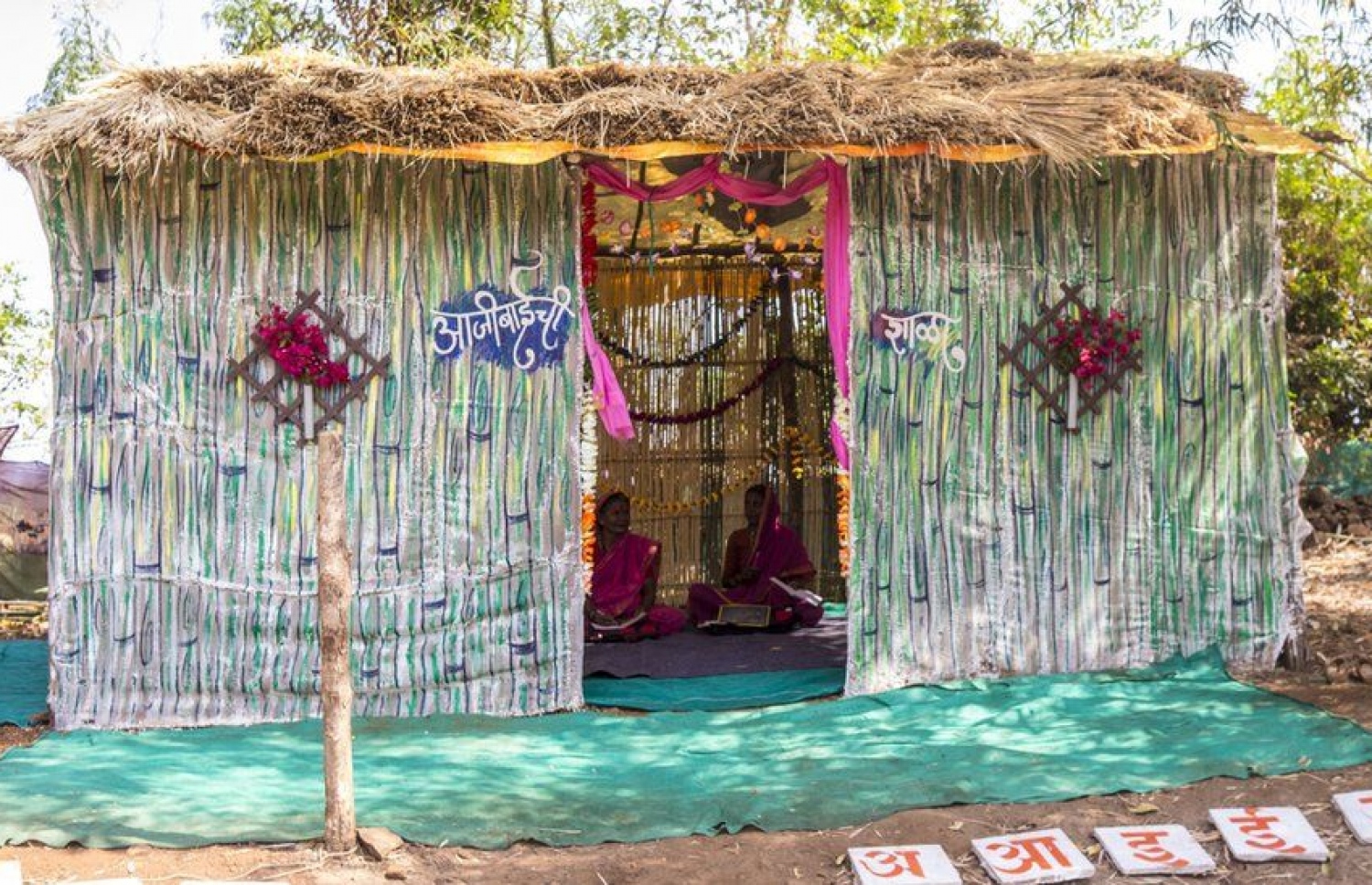 އިންޑިއާގެ މަހާރަޝްތުރާ ސްޓޭޓްގެ ފަންގާނޭ އަވަށުގައި ހުންނަ، ދުވަސްވީ މީހުންގެ ސްކޫލް. -- ފޮޓޯ: ބީބީސީ