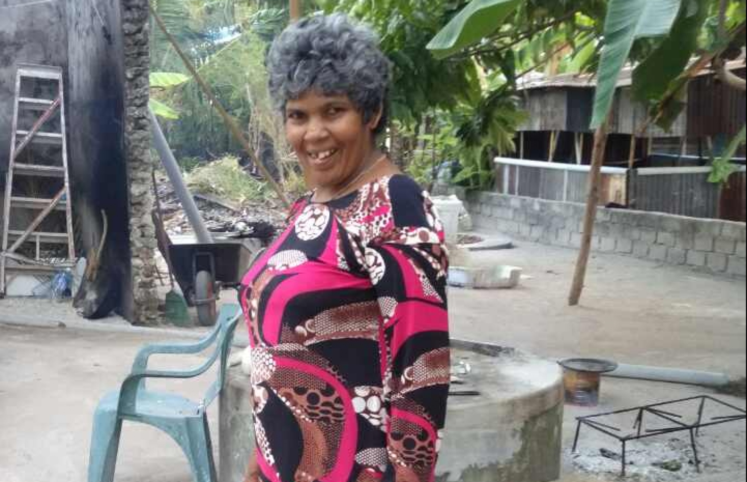 ފަރީދާ ގޯތިތެރޭގައި މަޑުކޮށްލައިގެން: ބައްޕަ މަރުވި ފަހުން އޭނާ ގިނަ ދުވަހު އުޅުނީ މަންމައާ އެކު އެކަނި