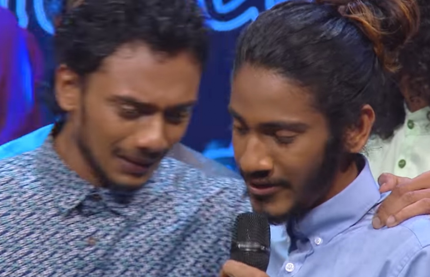 ފަރަޝް (ވ) މާއިޝްއާ އެކު