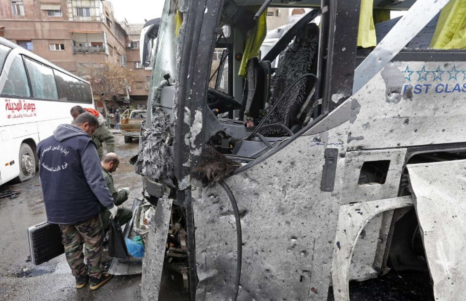 ދިމިޝްގުގައި ދިން ބޮމުގެ ހަމަލާ ފޮރެންސިކް ޓީމުތަކުން ތަހުގީގު ކުރަނީ. --ފޮޓޯ:އޭއެފްޕީ