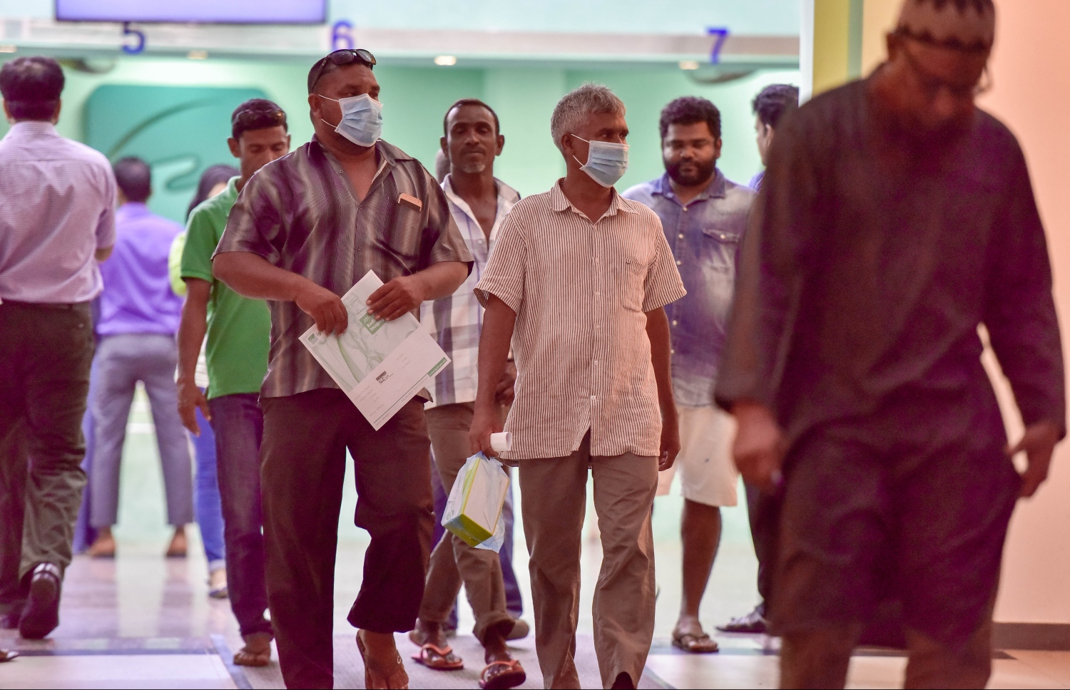 މާލެ: މާޗް 15، 2017- ރާއްޖޭގައި ފެތުރެމުންދާ ސްވައިން ފްލޫއިން ރައްކާތެރި ވުމަށްޓަކައި މޫނުމަތީ މާސްކު އަޅައިގެން ބަޔަކު އައިޖީއެމްއެޗް އެތެރޭގައި ހަރަކާތްތެރިވަނީ.---ފޮޓޯ: ނިޝާން އަލީ/މިހާރު