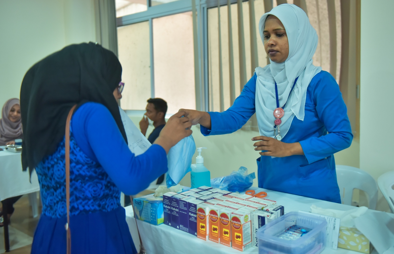 ހުމުގެ ރޯގާ އަށް ހާއްސަކޮށްގެން އޭޑީކޭ އިން ހުޅުވި ހުމުގެ ކްލިނިކުން އިއްޔެ މީހަކަށް ހިދުމަތް ދެނީ.---ފޮޓޯ: ހުސެއިން ވަހީދު/މިހާރު