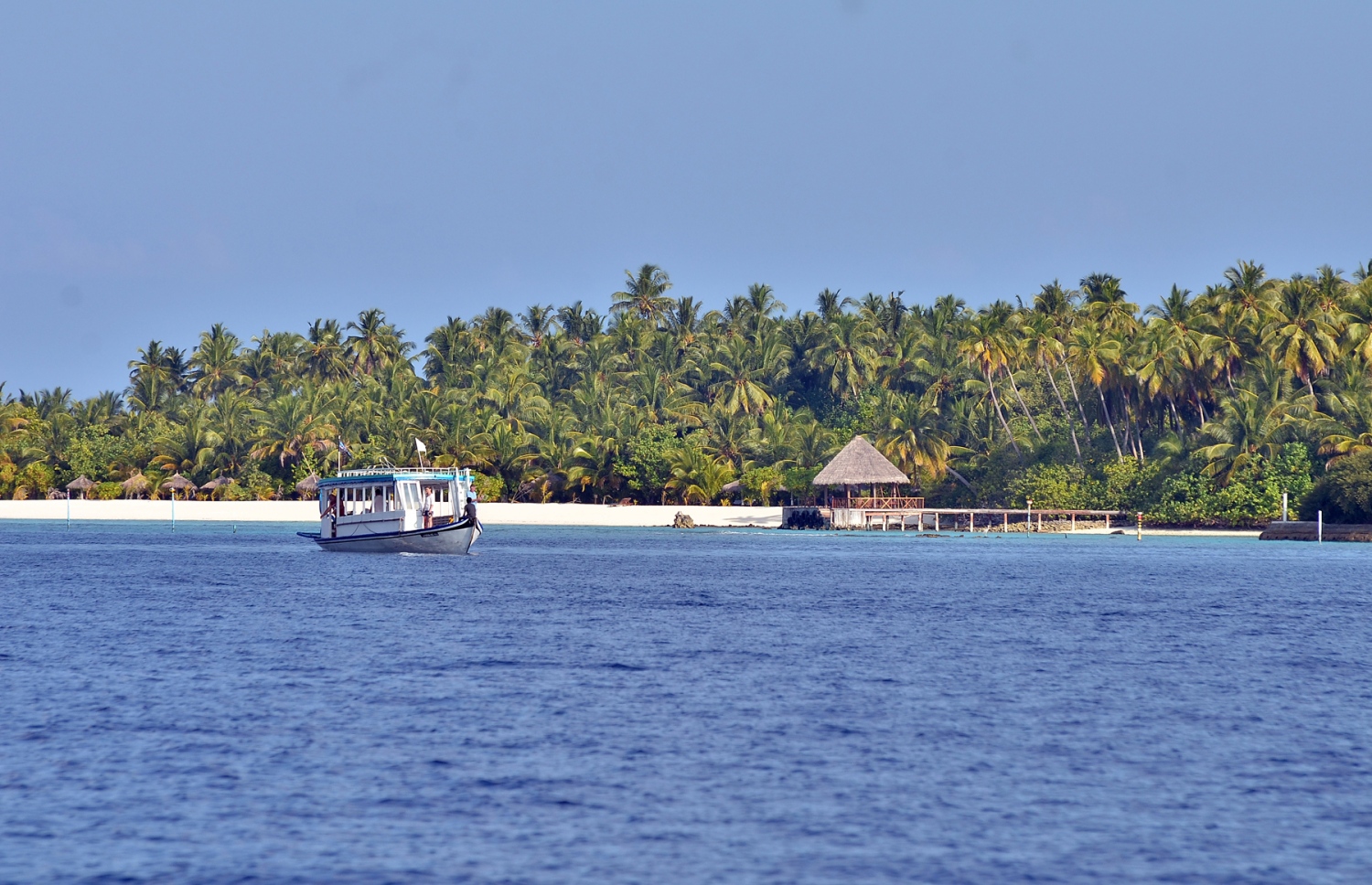 ފ. އަތޮޅުގައި ހިންގާ ހަމައެކަަނި ރިސޯޓް ކަމަށްވާ ފިލިތެޔޮ ރިސޯޓްގެ ބޭރުގައި ޑައިވިން ދޯންޏެއް މަޑު ކޮށްލައިގެން. ފ. އަތޮޅަށް ތަރައްގީ ގެނުވާ ކޮންމެ ކަމަކަށް ތަރުހީބު ދޭނެ ކަމަށް މި އަތޮޅުގެ މީހުން ބުނޭ. --ފޮޓޯ އަހްމަދު އަބްދުﷲ ސައީދު/މިހާރު