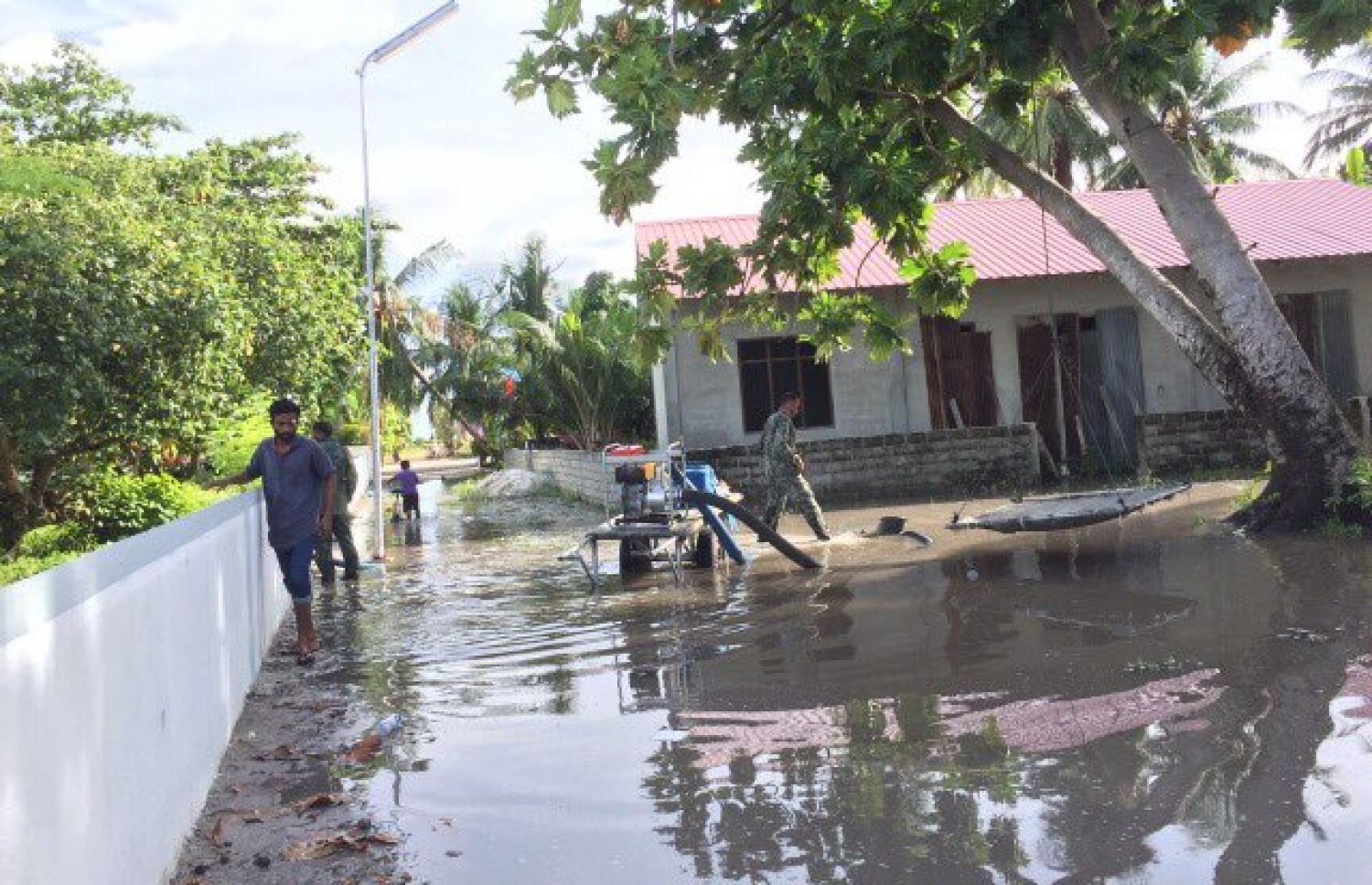 ކަނޑުހުޅުދު އަށް ވިއްސާރަވެ، ރަށުގައި ފެން ބޮޑުވެފައި. --ފޮޓޯ: ކުނަހަންދޫ ކައުންސިލް