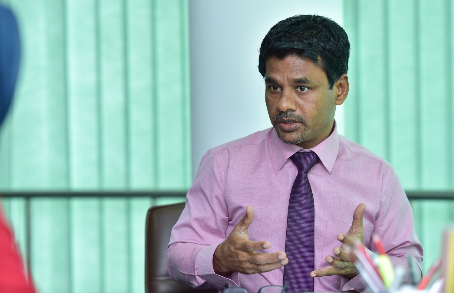 ހެލްތު މިނިސްޓަރު ނާޒިމް އިއްޔެ "މިހާރު"އާ ވާހަކަ ދައްކަވަނީ.---ފޮޓޯ: ނިޝާން އަލީ/މިހާރު