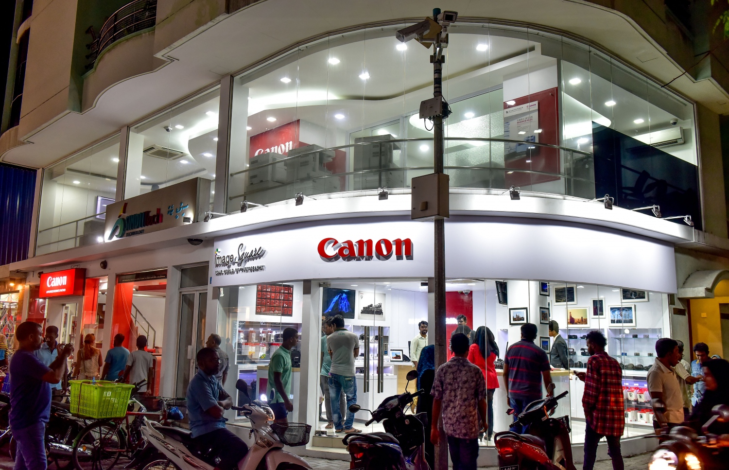 ސިމްޑީން ހިންގާ "ކެނޮން" ފިހާރަ. -- ފޮޓޯ: މިހާރު