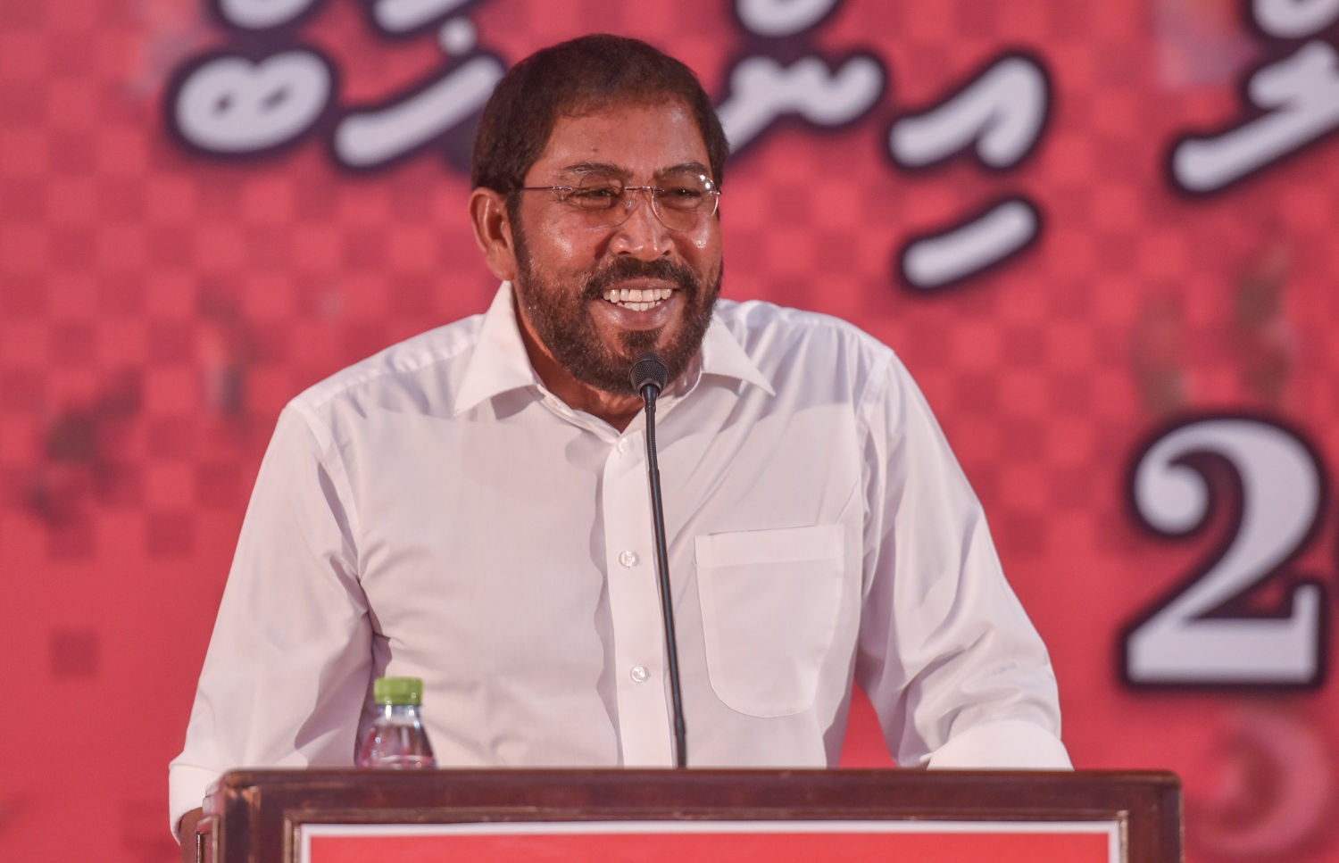 މާލެ: މާޗް 23، 2017- ޖޭޕީގެ އޮފީސް ކުނޫޒްގައި ބޭއްވި ޖަލްސާގައި އެ ޕާޓީގެ ލީޑަރު ގާސިމް ވާހަކަ ދައްކަވަނީ.---ފޮޓޯ: ހުސެއިން ވަހީދު/މިހާރު