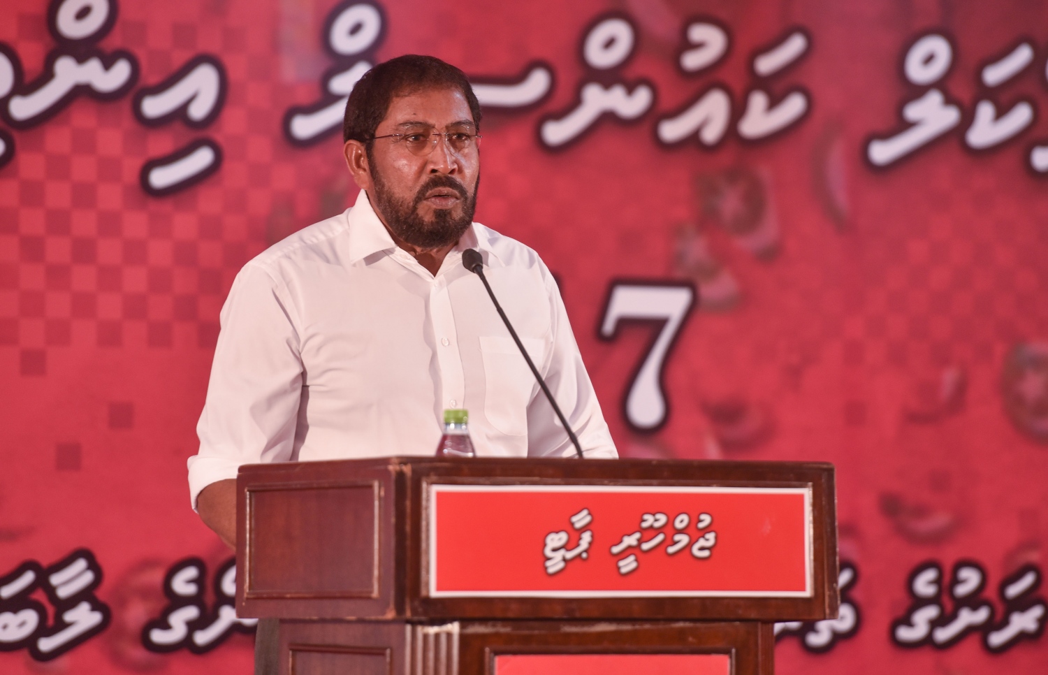 މާލެ: މާޗް 23، 2017- ޖޭޕީގެ އޮފީސް ކުނޫޒްގައި ބޭއްވި ޖަލްސާގައި އެ ޕާޓީގެ ލީޑަރު ގާސިމް ވާހަކަ ދައްކަވަނީ.---ފޮޓޯ: ހުސެއިން ވަހީދު/މިހާރު