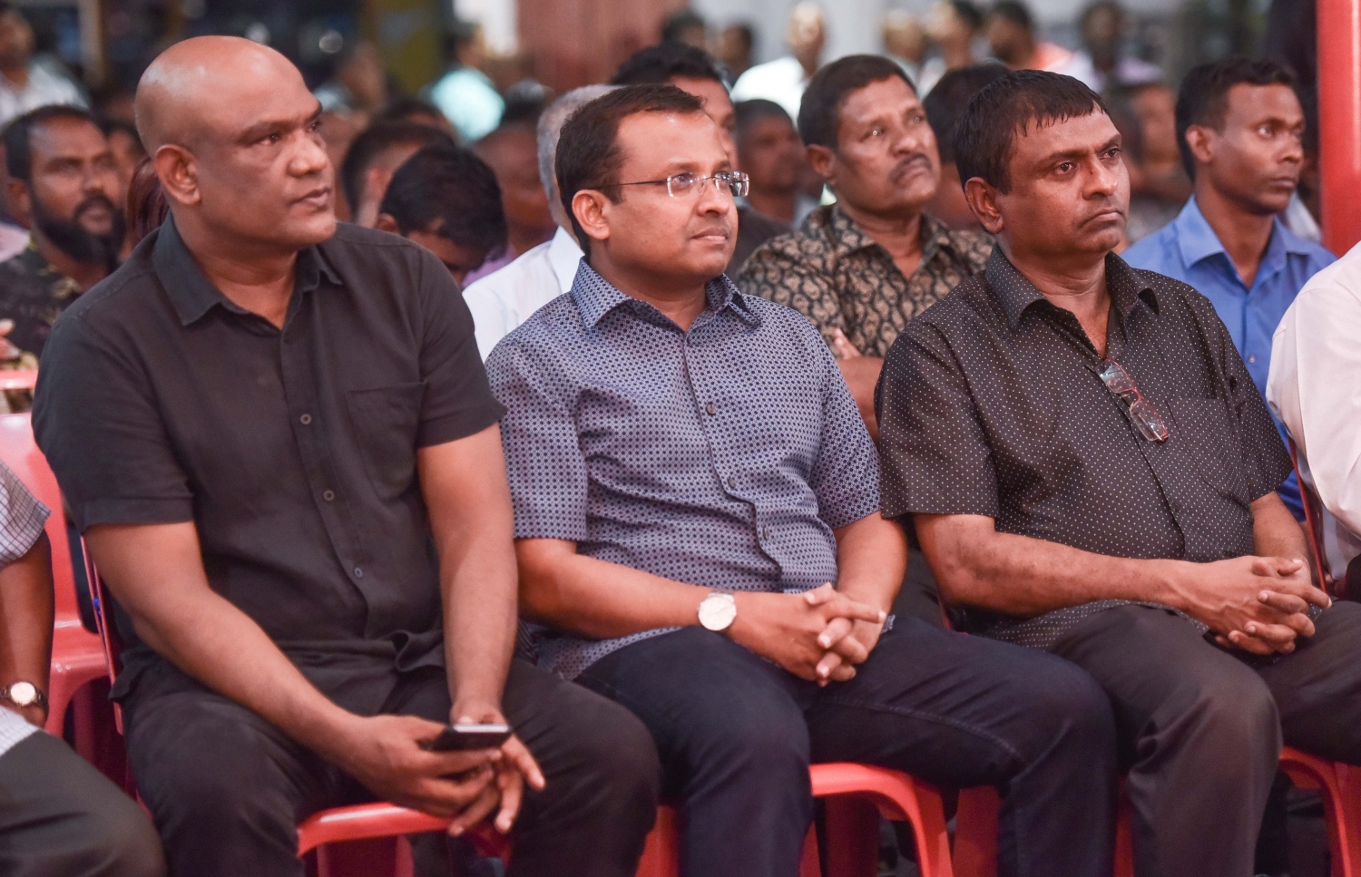 މާލެ: މާޗް 23، 2017- ޖޭޕީގެ އޮފީސް ކުނޫޒްގައި ބޭއްވި ޖަލްސާގައި ތޮއްޑޫ ދާއިރާގެ މެމްބަރު އިބްރާހިމް ހަސަނާއި ޖޭޕީގެ ނައިބު ލީޑަރު ކިނބިދޫ ދާއިރާގެ ރިޔާޒް އަދި ނޮޅިވަރަމް ދާއިރާގެ ހުސެއިން އަރީފް ބައިވެރިވެވަޑައިގަންނަވަނީ.---ފޮޓޯ: ހުސެއިން ވަހީދު/މިހާރު