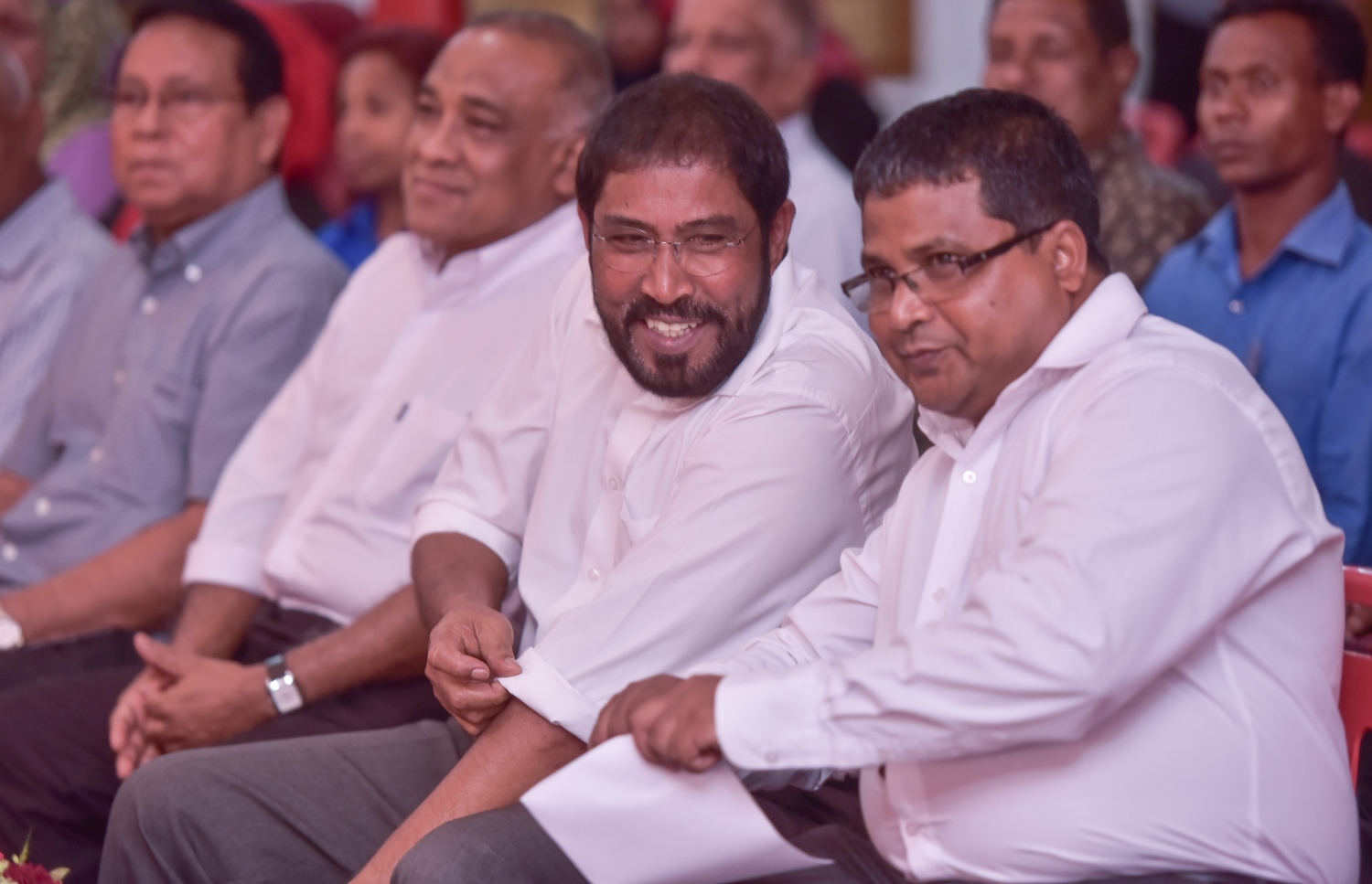 މާލެ: މާޗް 23، 2017- ޖޭޕީގެ އޮފީސް ކުނޫޒްގައި ބޭއްވި ޖަލްސާގައި އެ ޕާޓީގެ ލީޑަރު ގާސިމާއި ނައިބު ލީޑަރު ޑރ. ހުސެއިން.---ފޮޓޯ: ހުސެއިން ވަހީދު/މިހާރު